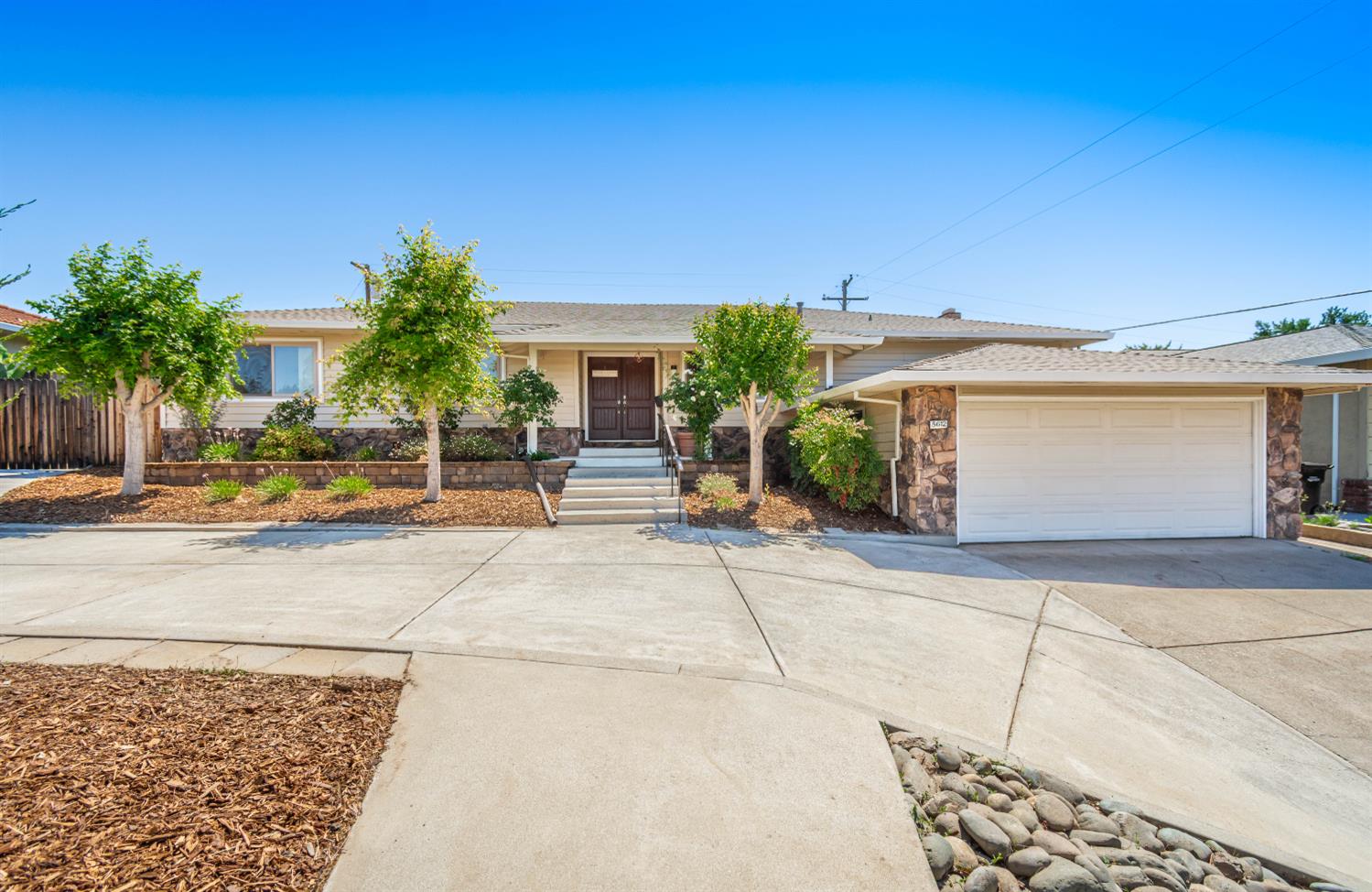 Detail Gallery Image 4 of 65 For 5612 Jolly Ct, Fair Oaks,  CA 95628 - 3 Beds | 2 Baths