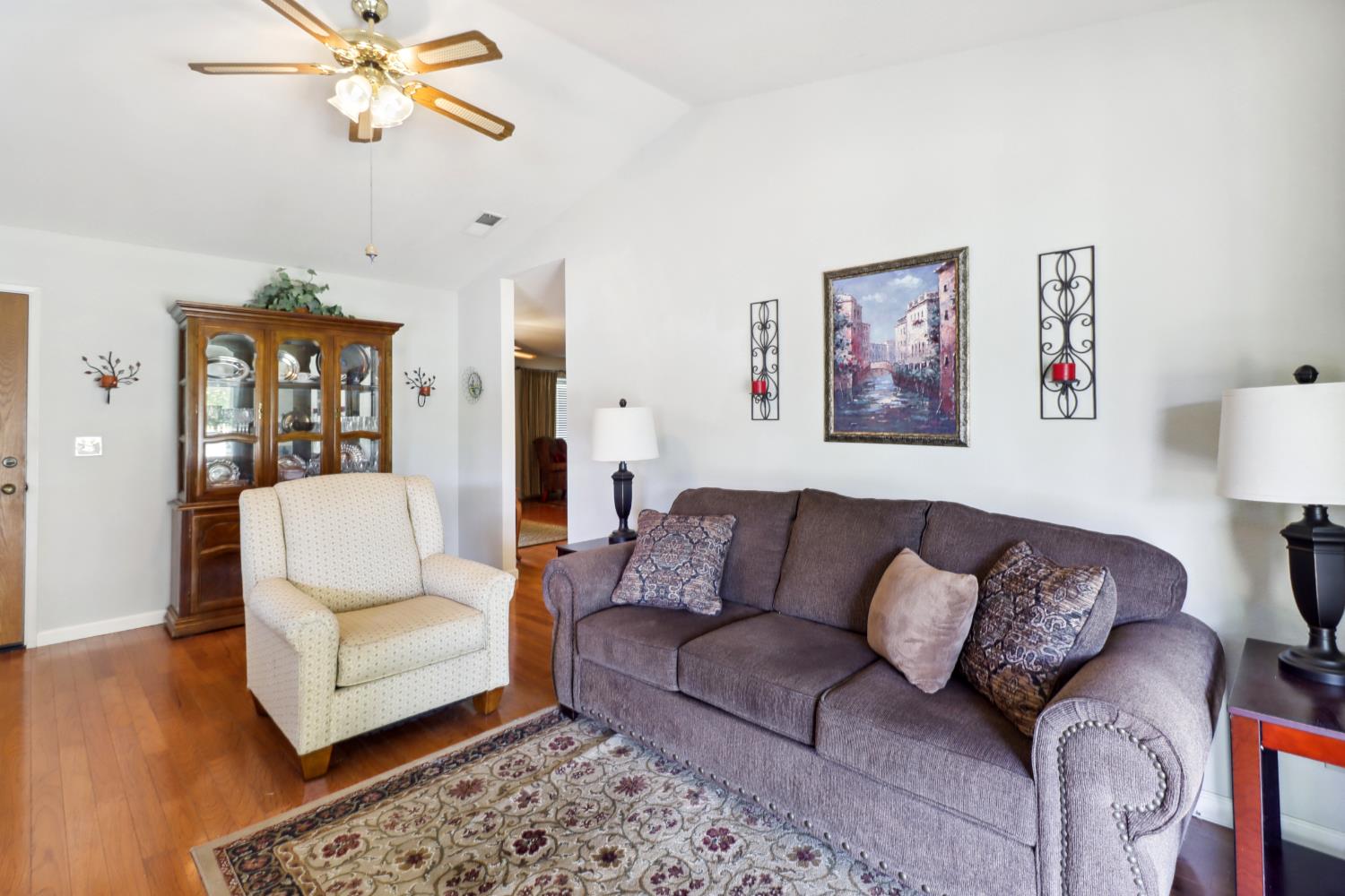Detail Gallery Image 5 of 47 For 7846 Excelsior Ave, Orangevale,  CA 95662 - 3 Beds | 2 Baths