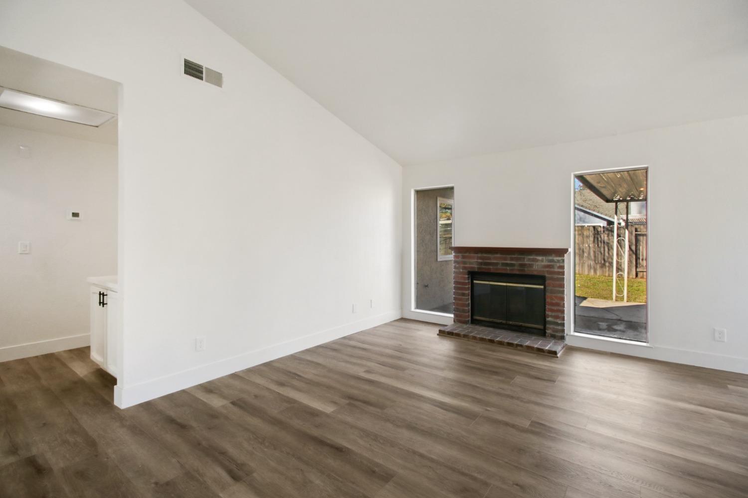 Detail Gallery Image 5 of 38 For 8237 Auberry Dr, Sacramento,  CA 95828 - 3 Beds | 2 Baths