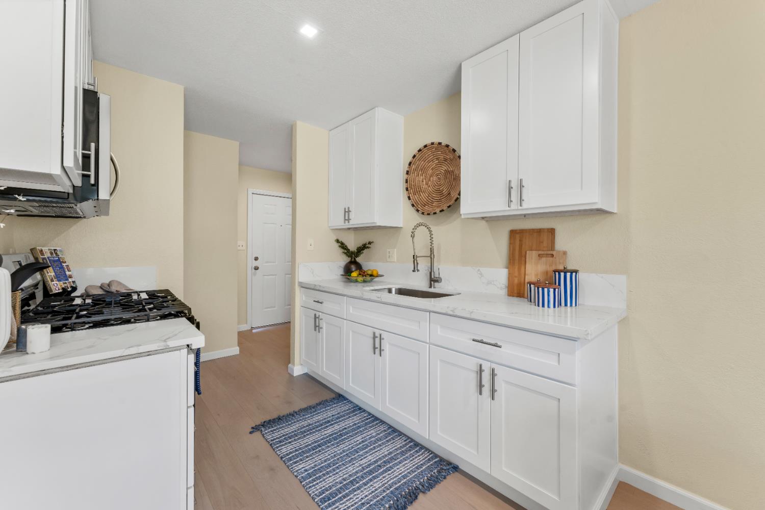Detail Gallery Image 11 of 28 For 6112 Longfellow Way, Sacramento,  CA 95842 - 3 Beds | 1 Baths