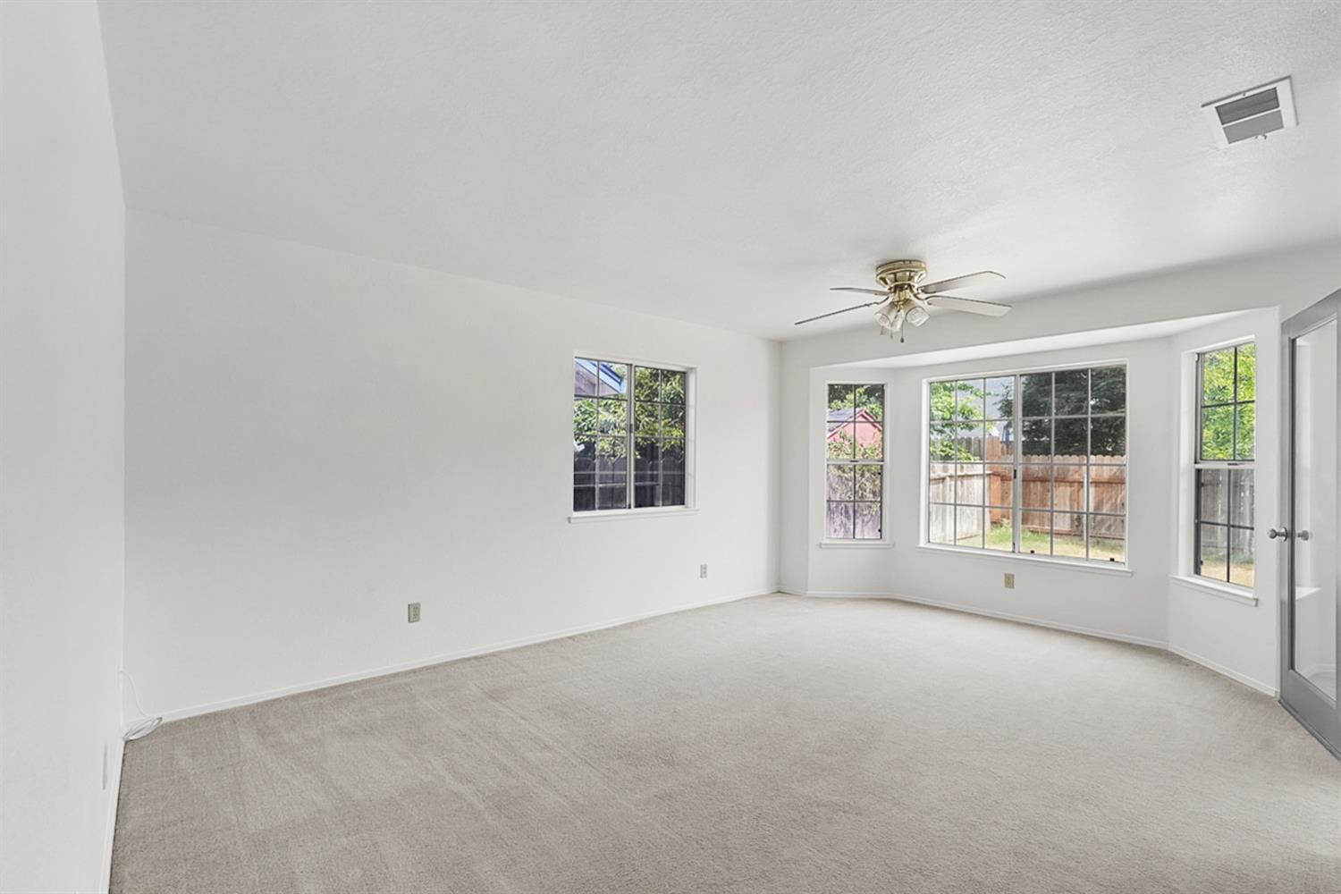 Detail Gallery Image 9 of 32 For 1011 Georgetown Ave, Turlock,  CA 95382 - 4 Beds | 2 Baths