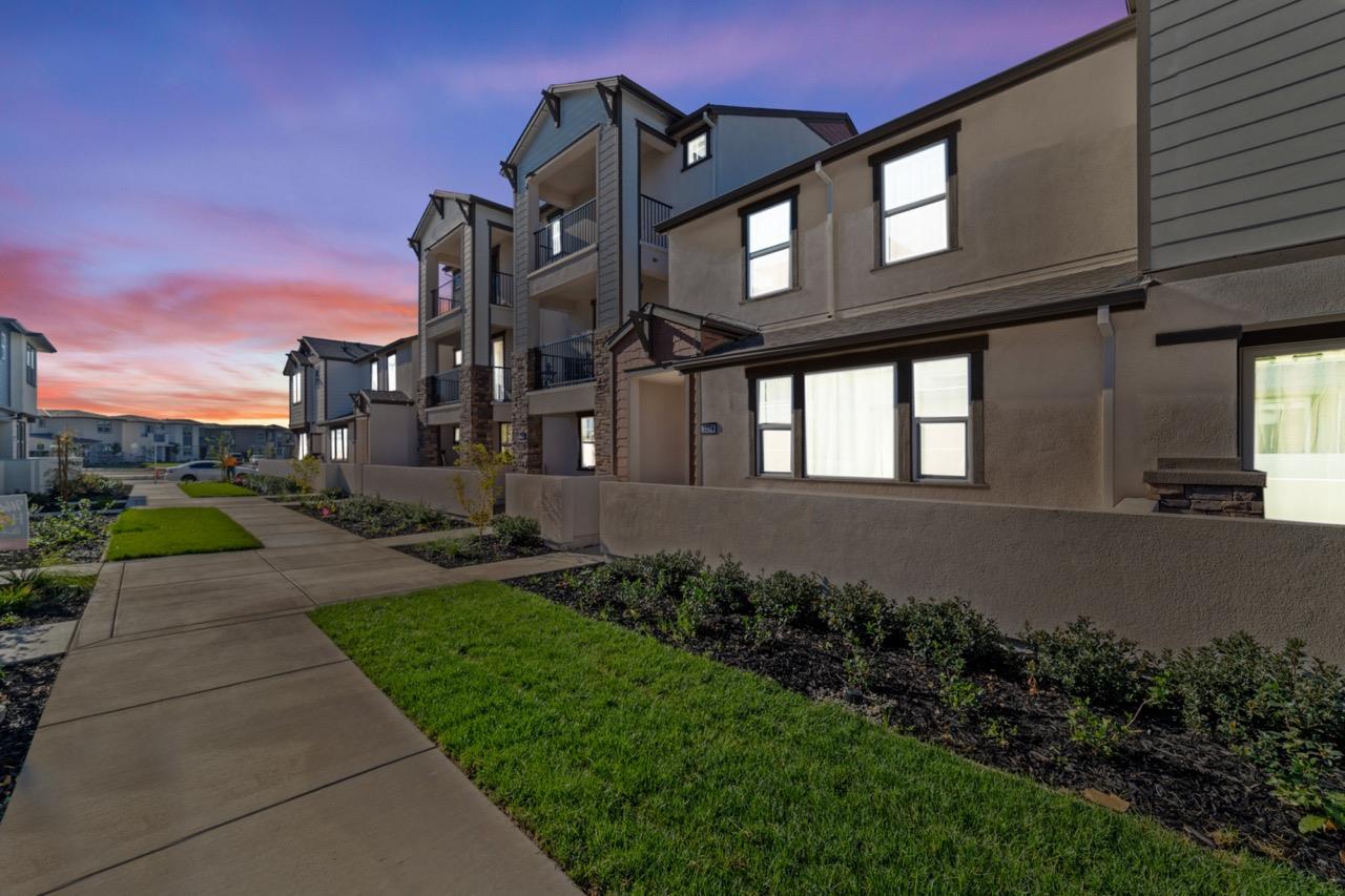 Detail Gallery Image 6 of 44 For 3074 Seaspray Walk, Sacramento,  CA 95833 - 3 Beds | 2/1 Baths