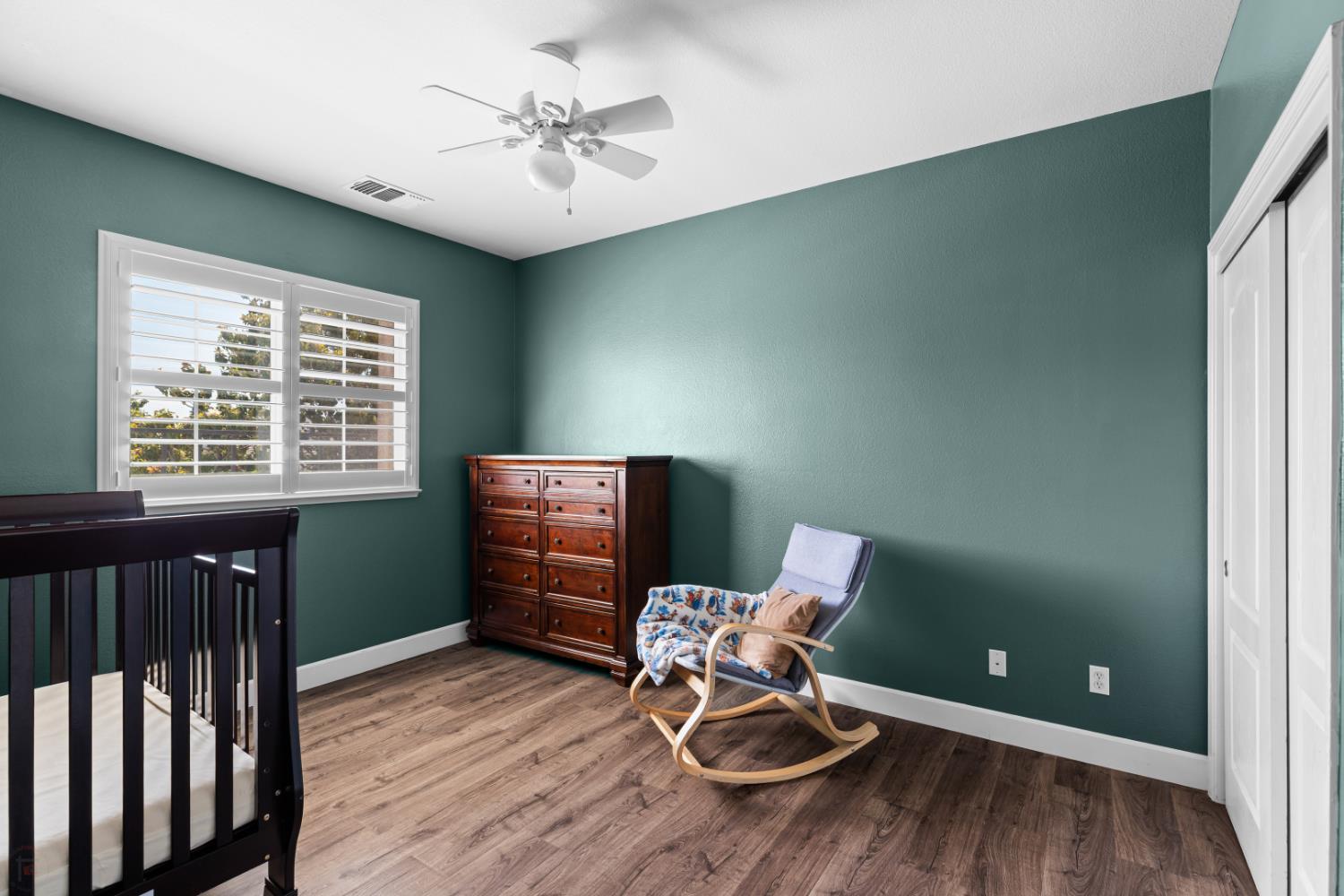 Detail Gallery Image 25 of 31 For 1689 Hometown Ln, Manteca,  CA 95337 - 3 Beds | 3 Baths