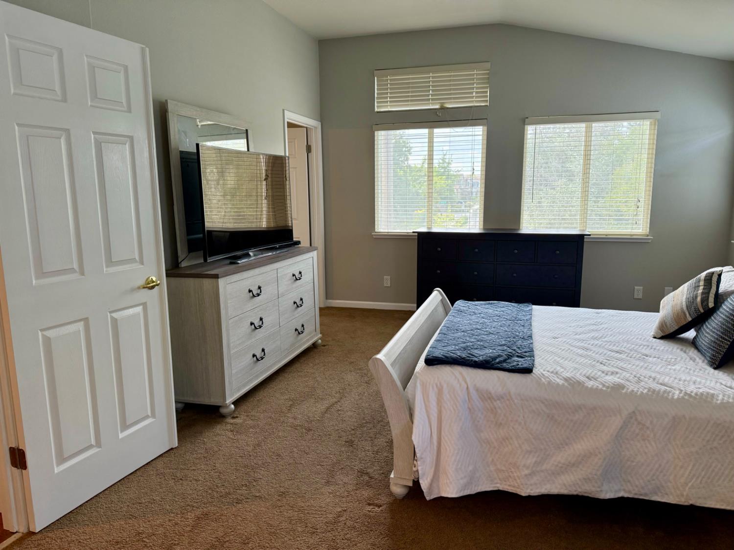 Detail Gallery Image 15 of 27 For 4632 Windsong St, Sacramento,  CA 95834 - 6 Beds | 3 Baths