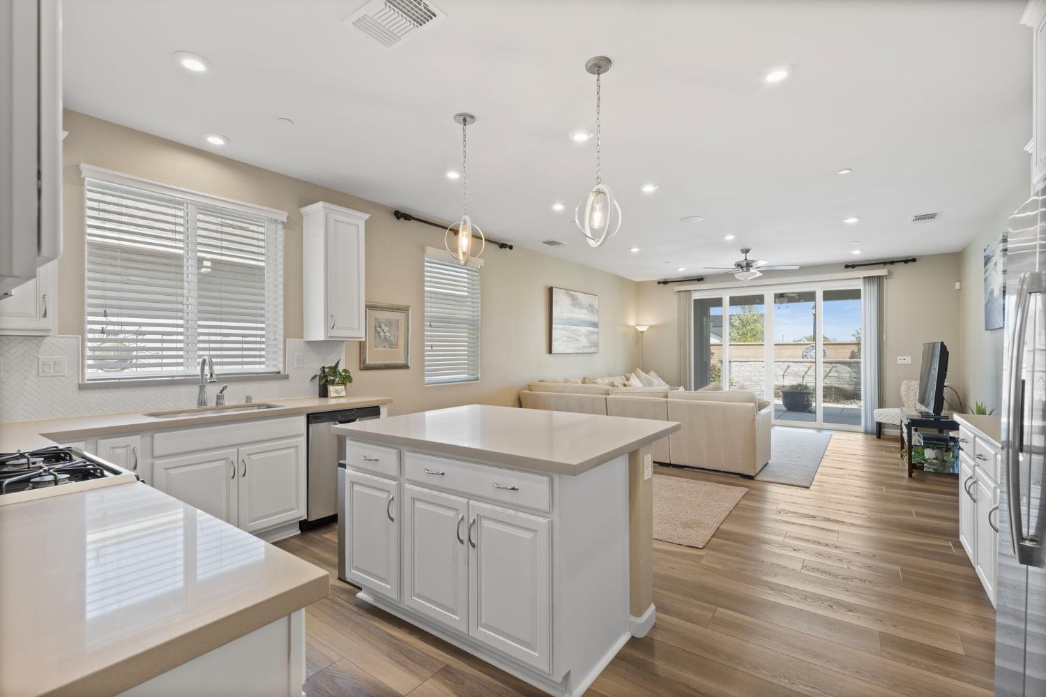 Detail Gallery Image 10 of 45 For 2616 Provincetown Way, Roseville,  CA 95747 - 4 Beds | 2 Baths