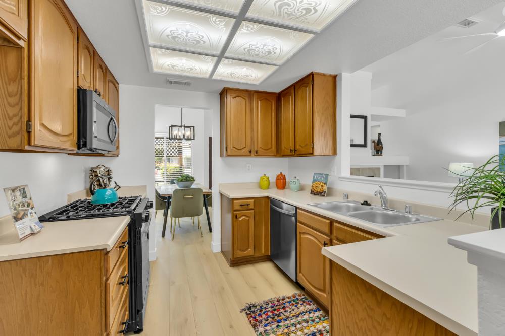 Detail Gallery Image 31 of 75 For 5984 Sawyer Cir, Sacramento,  CA 95823 - 3 Beds | 2 Baths
