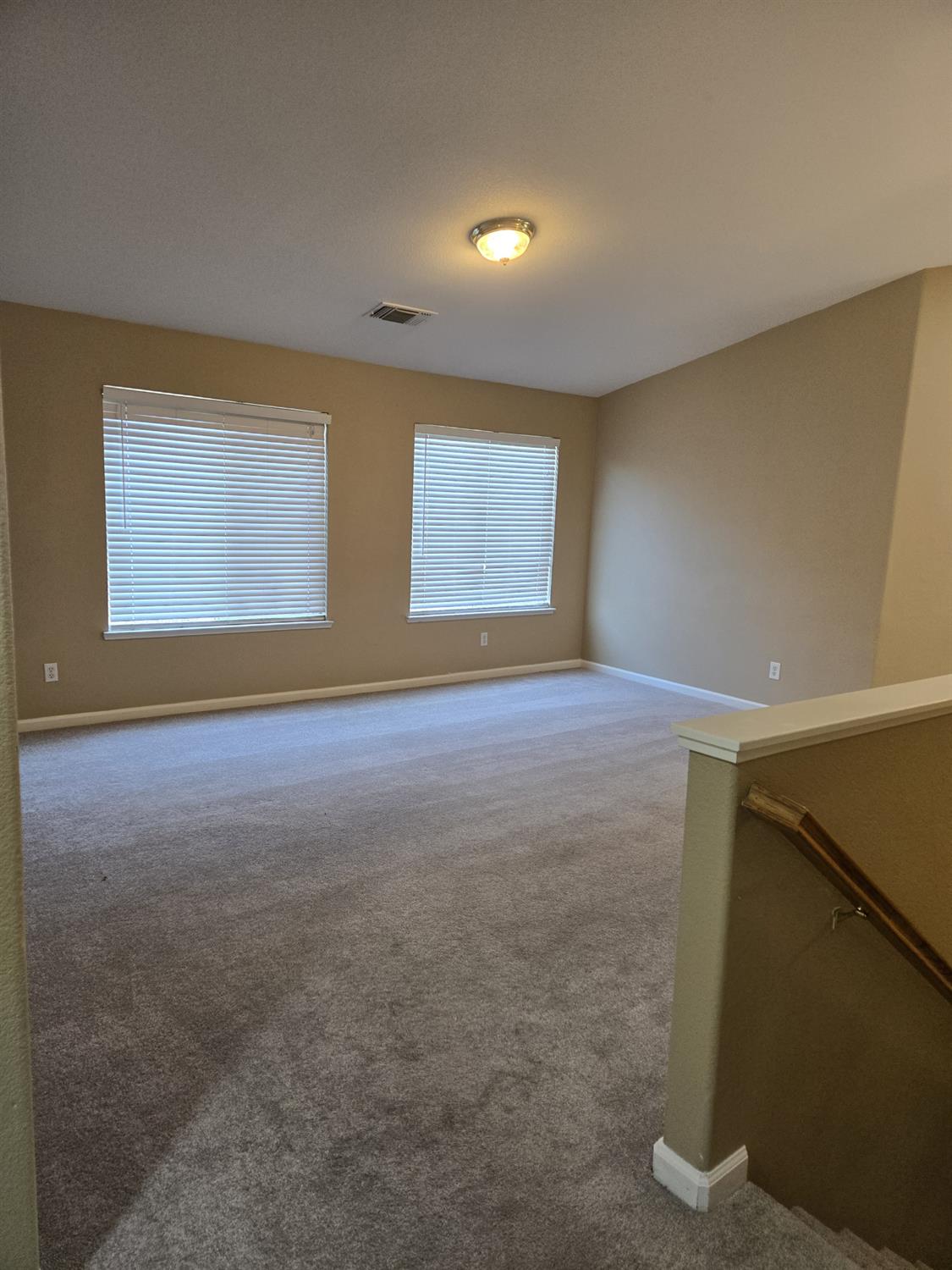 Detail Gallery Image 11 of 18 For 12 Jackdaw Ct, Sacramento,  CA 95834 - 5 Beds | 2/1 Baths