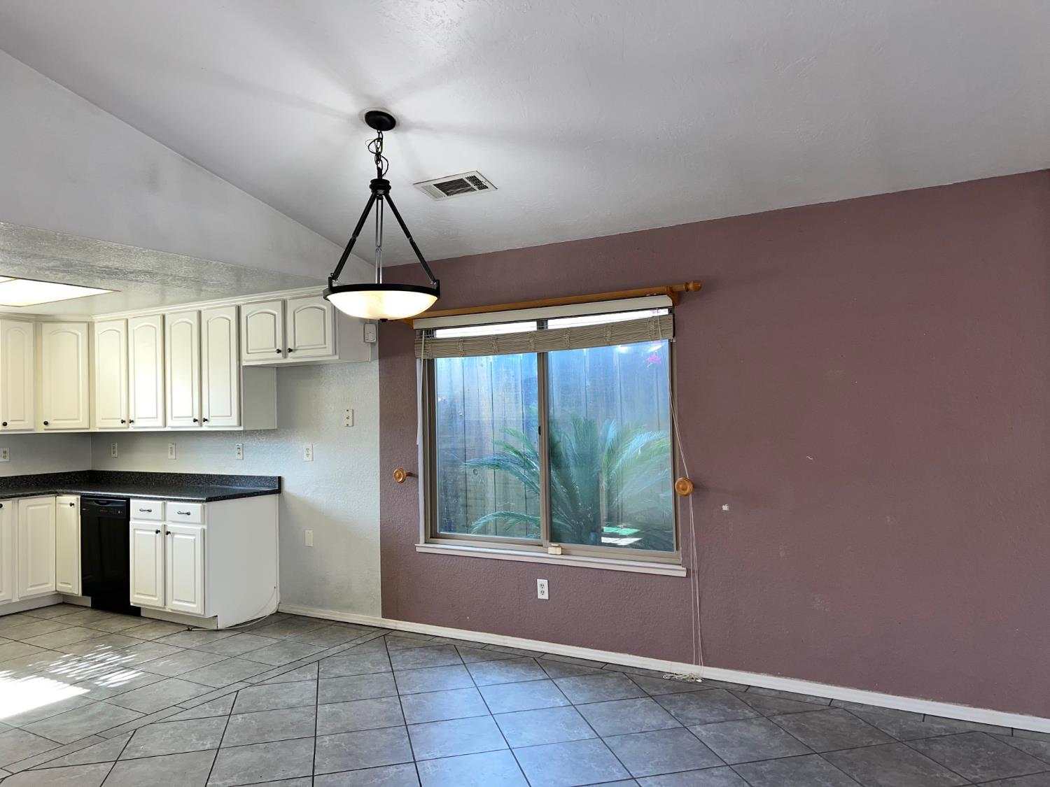 Detail Gallery Image 6 of 32 For 1144 Courtney Way, Modesto,  CA 95358 - 2 Beds | 2 Baths