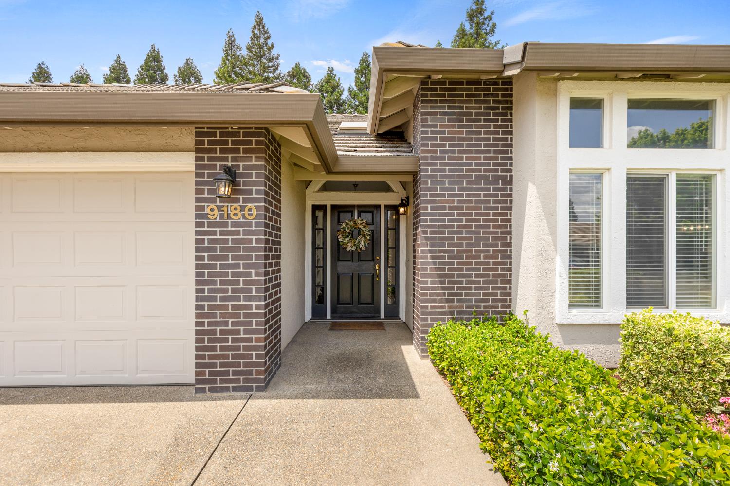 Detail Gallery Image 4 of 72 For 9180 Quail Cove Dr, Elk Grove,  CA 95624 - 5 Beds | 2/1 Baths
