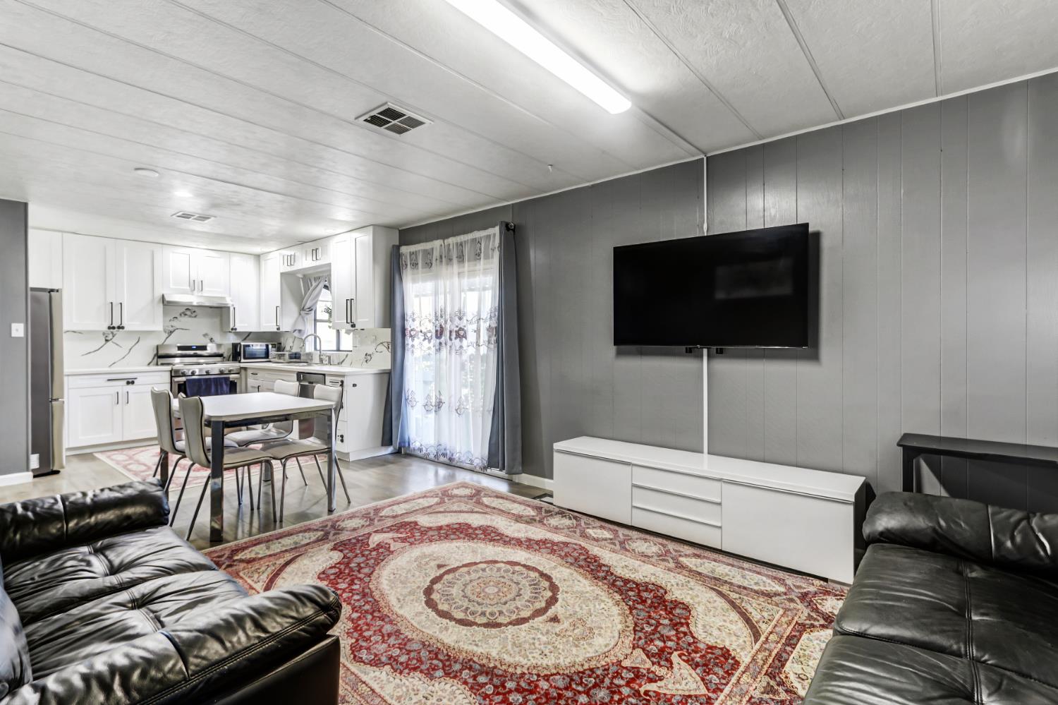 Detail Gallery Image 5 of 41 For 7005 Pleasure Ln, Sacramento,  CA 95823 - 3 Beds | 2 Baths