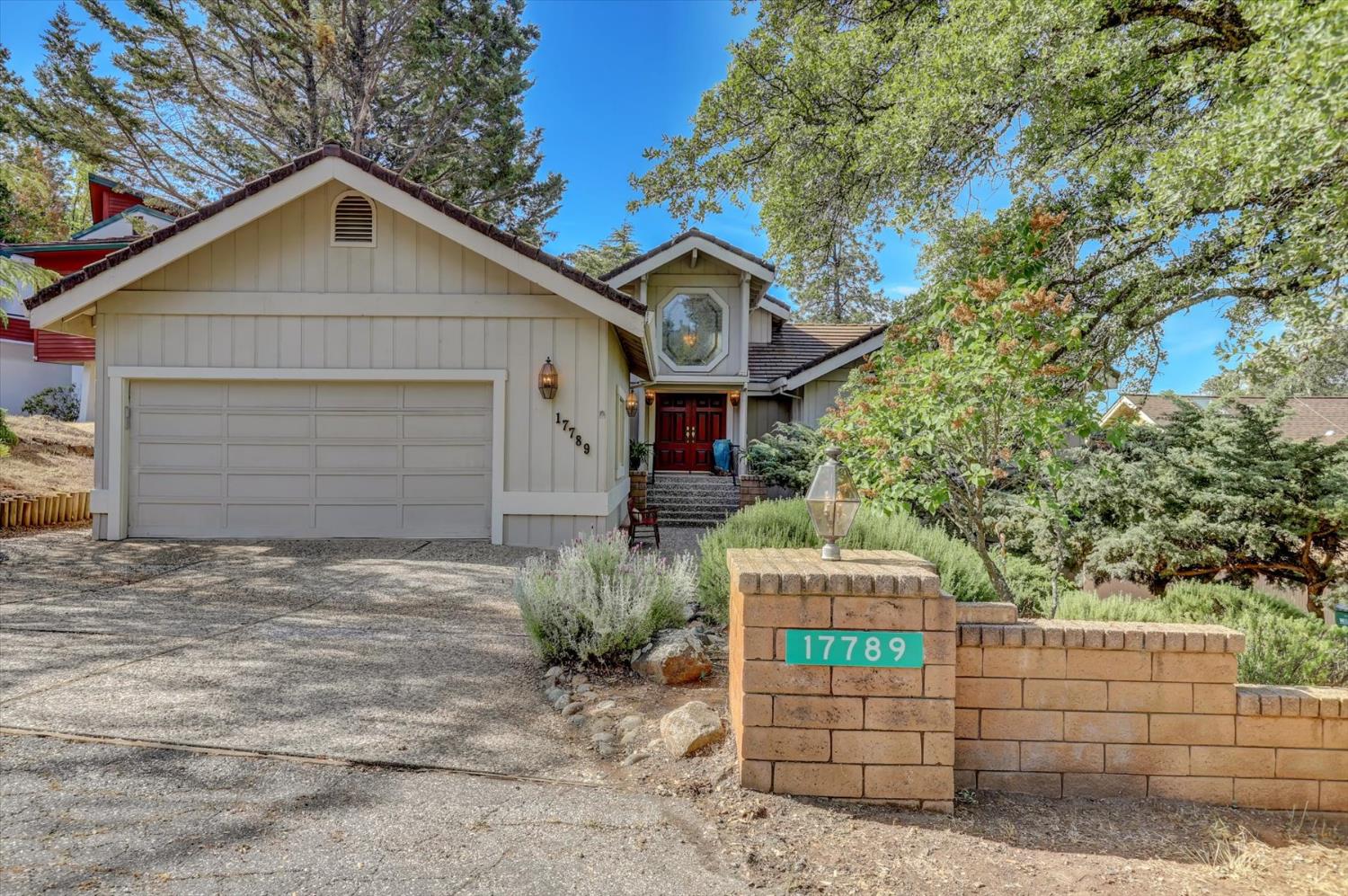 Detail Gallery Image 1 of 60 For 17789 Jayhawk Dr, Penn Valley,  CA 95946 - 3 Beds | 3 Baths