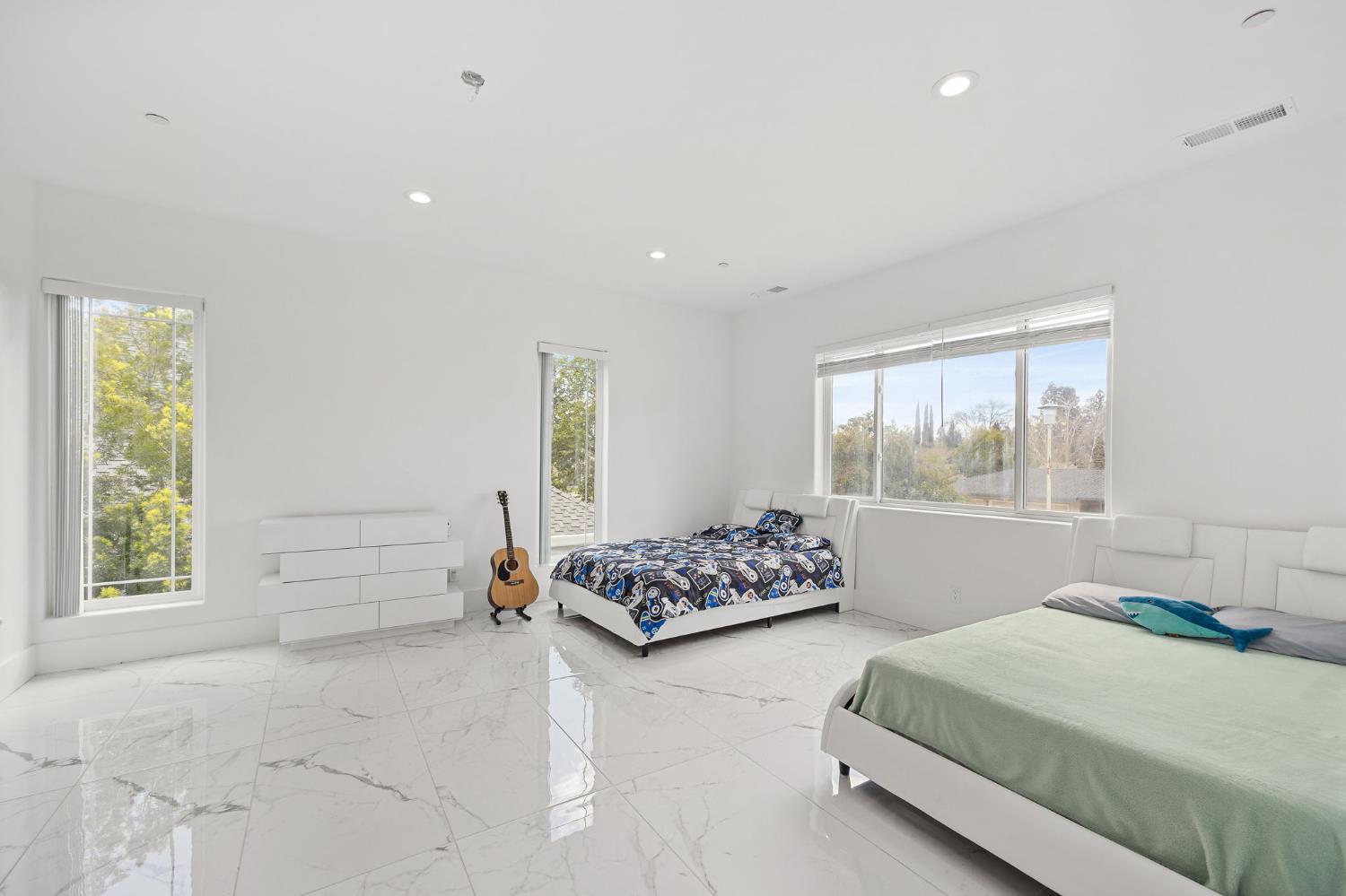 Detail Gallery Image 36 of 93 For 9425 S Wales Way, Elk Grove,  CA 95758 - 5 Beds | 5/1 Baths