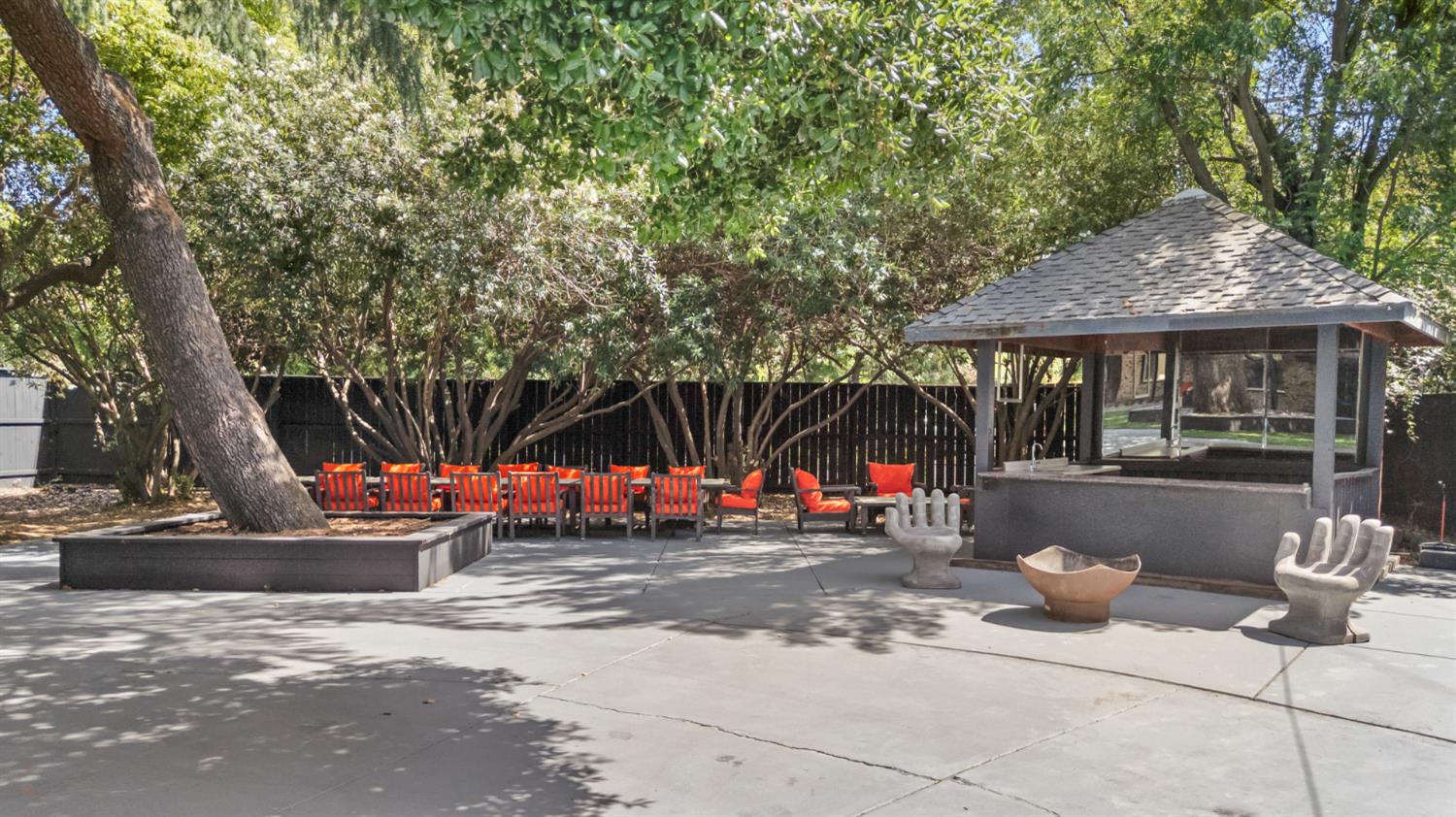Detail Gallery Image 90 of 97 For 3221 Country Club Blvd, Stockton,  CA 95204 - 4 Beds | 3/1 Baths