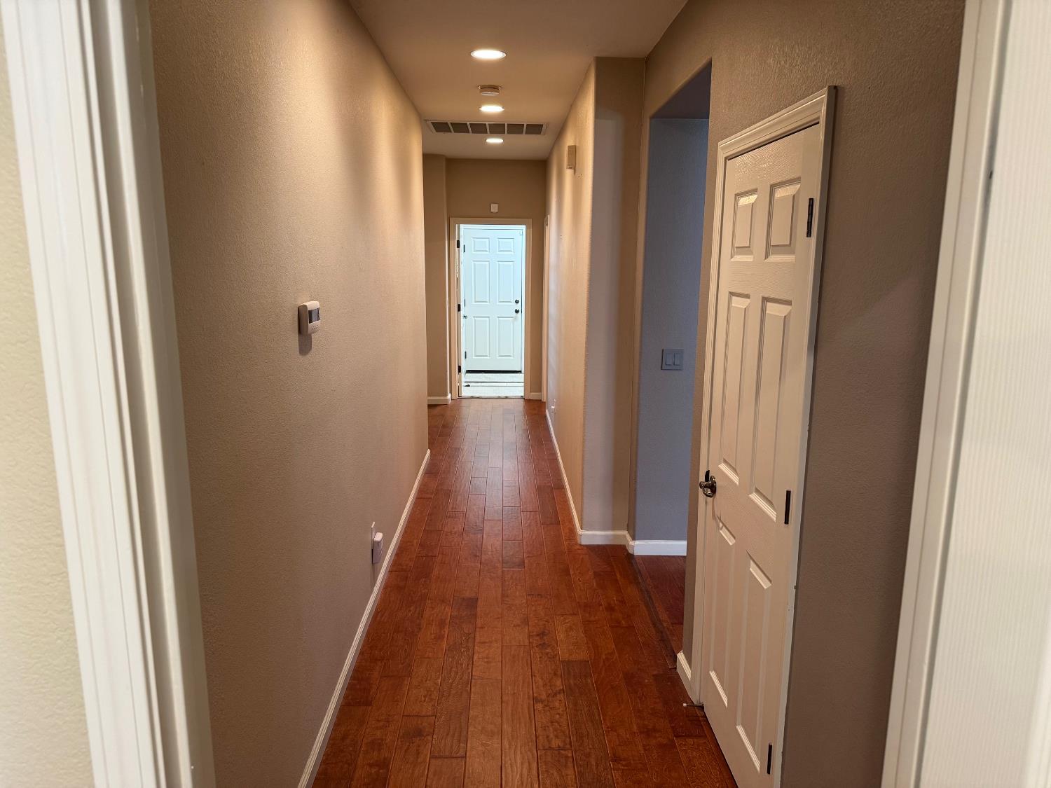 Detail Gallery Image 35 of 52 For 220 Shrike Cir, Sacramento,  CA 95834 - 4 Beds | 3 Baths