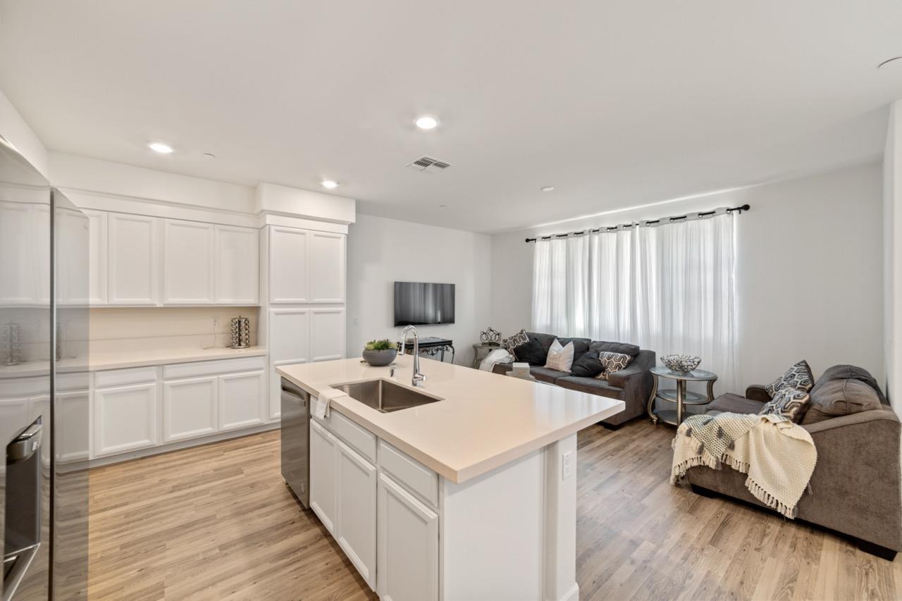 Detail Gallery Image 14 of 44 For 3074 Seaspray Walk, Sacramento,  CA 95833 - 3 Beds | 2/1 Baths