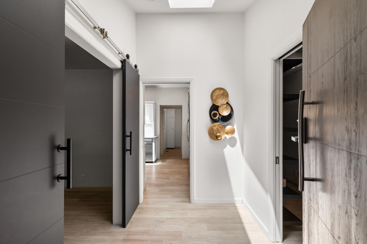 Detail Gallery Image 9 of 97 For 3221 Country Club Blvd, Stockton,  CA 95204 - 4 Beds | 3/1 Baths