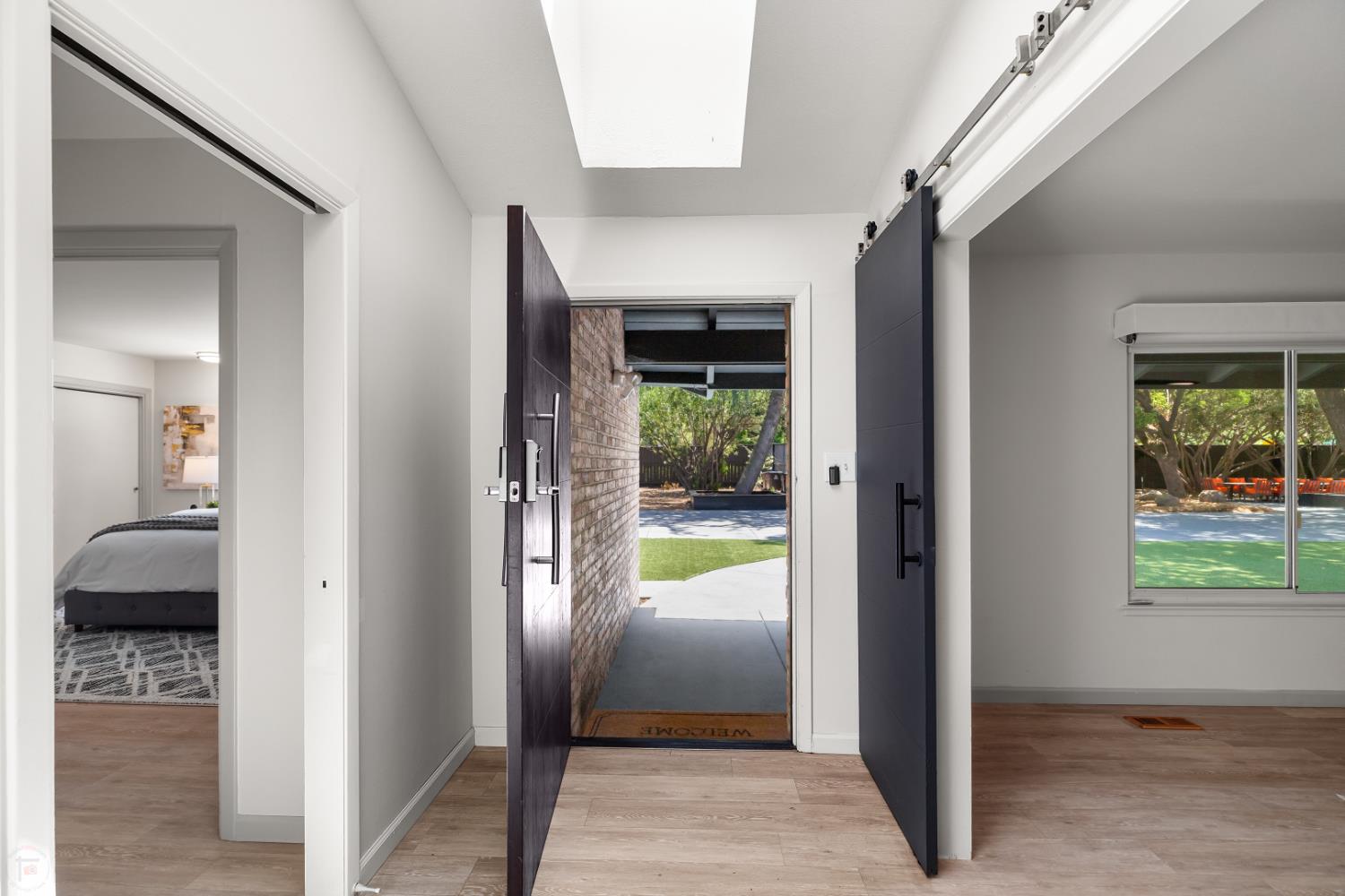 Detail Gallery Image 11 of 97 For 3221 Country Club Blvd, Stockton,  CA 95204 - 4 Beds | 3/1 Baths