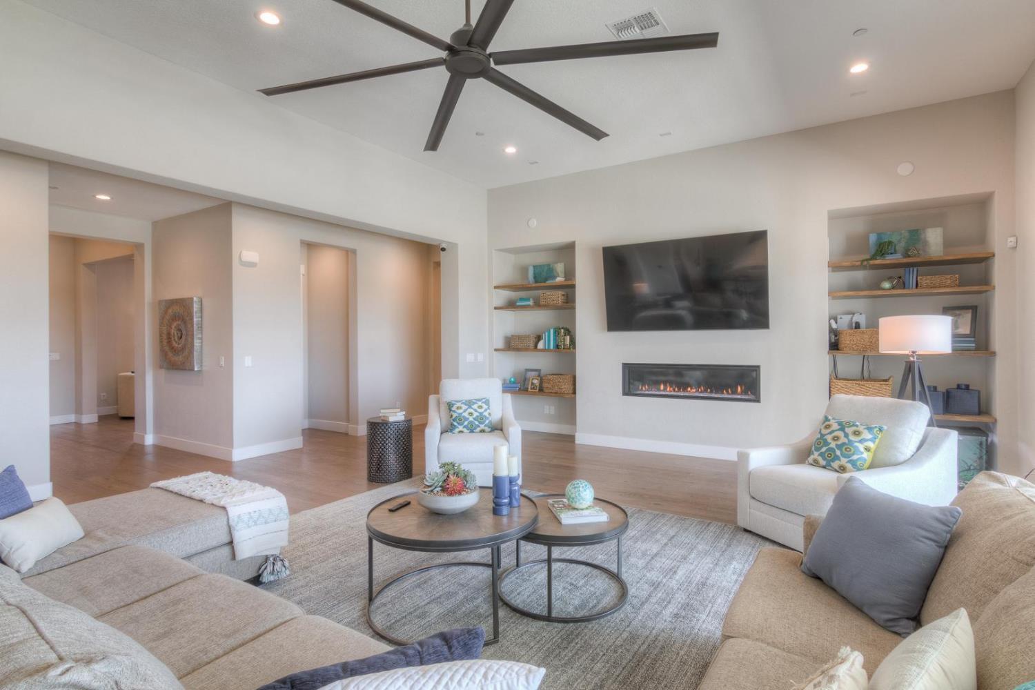 Detail Gallery Image 16 of 81 For 4009 Whitney Vista Ln, Rocklin,  CA 95677 - 4 Beds | 4/1 Baths