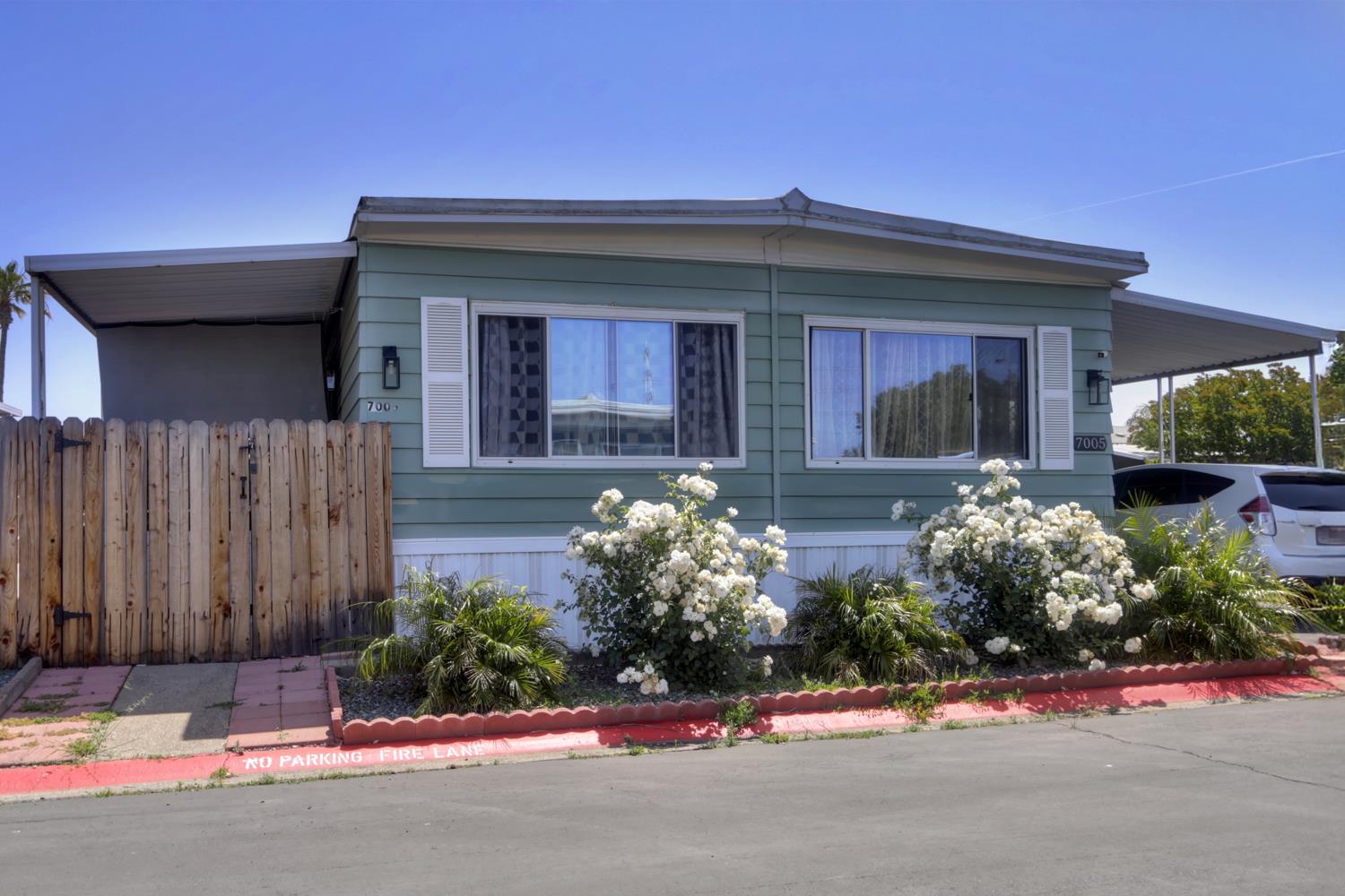 Detail Gallery Image 1 of 41 For 7005 Pleasure Ln, Sacramento,  CA 95823 - 3 Beds | 2 Baths