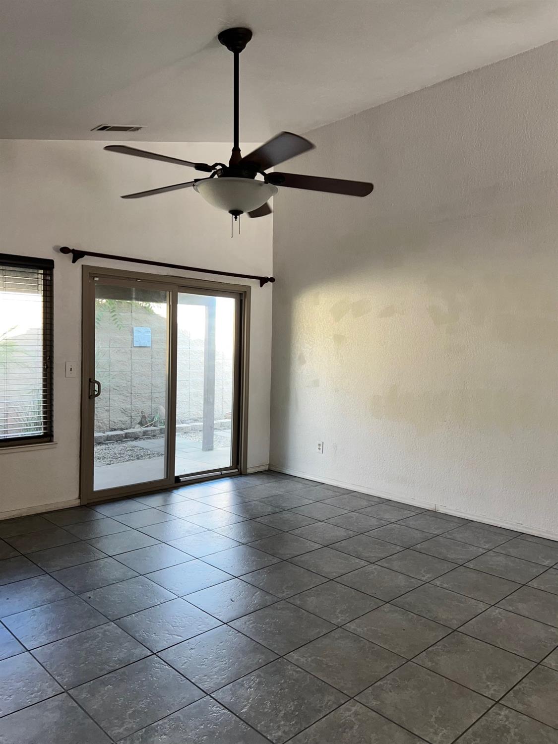 Detail Gallery Image 11 of 32 For 1144 Courtney Way, Modesto,  CA 95358 - 2 Beds | 2 Baths