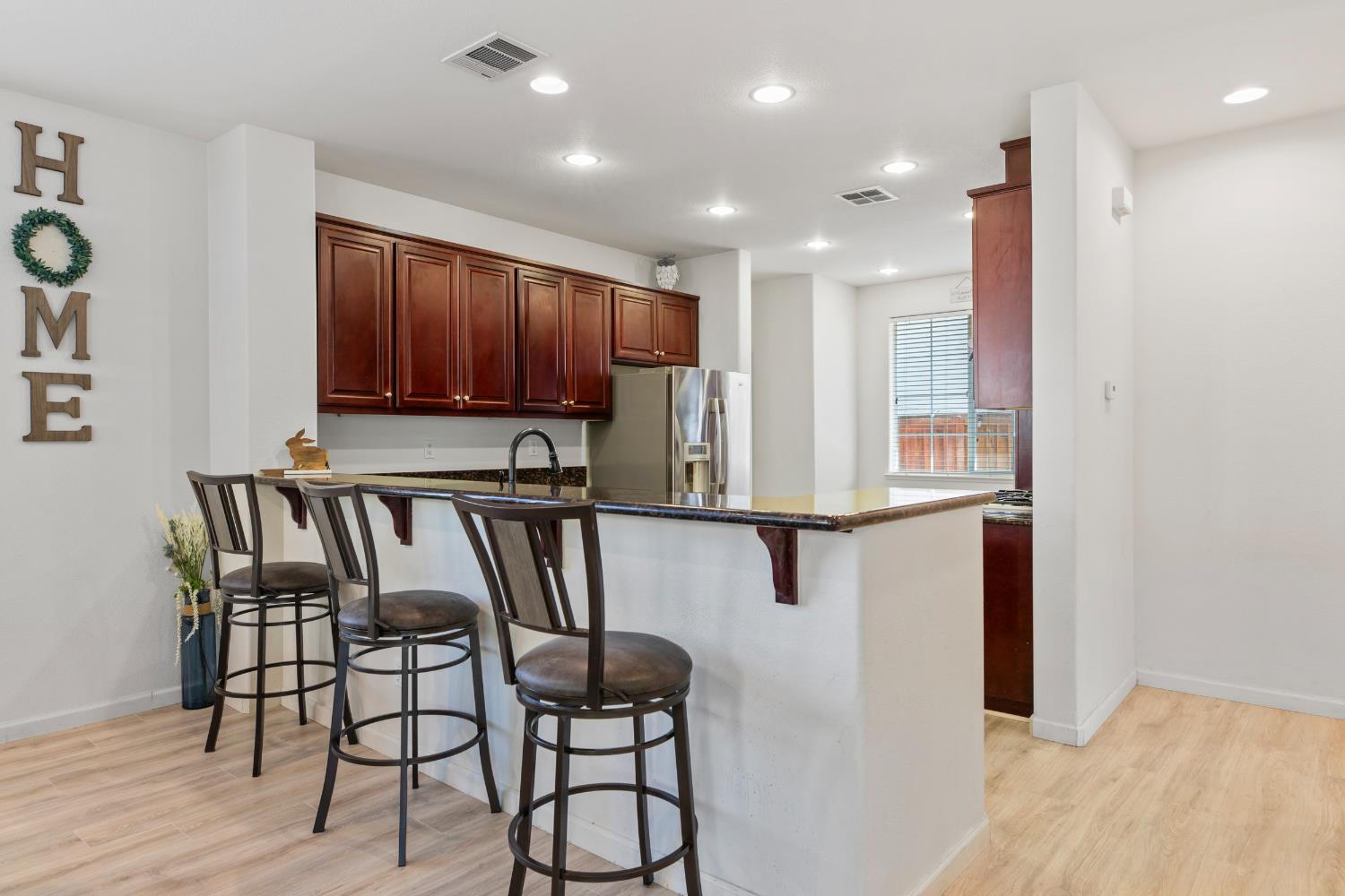 Detail Gallery Image 10 of 32 For 9477 California Oak Cir, Patterson,  CA 95363 - 4 Beds | 3/1 Baths