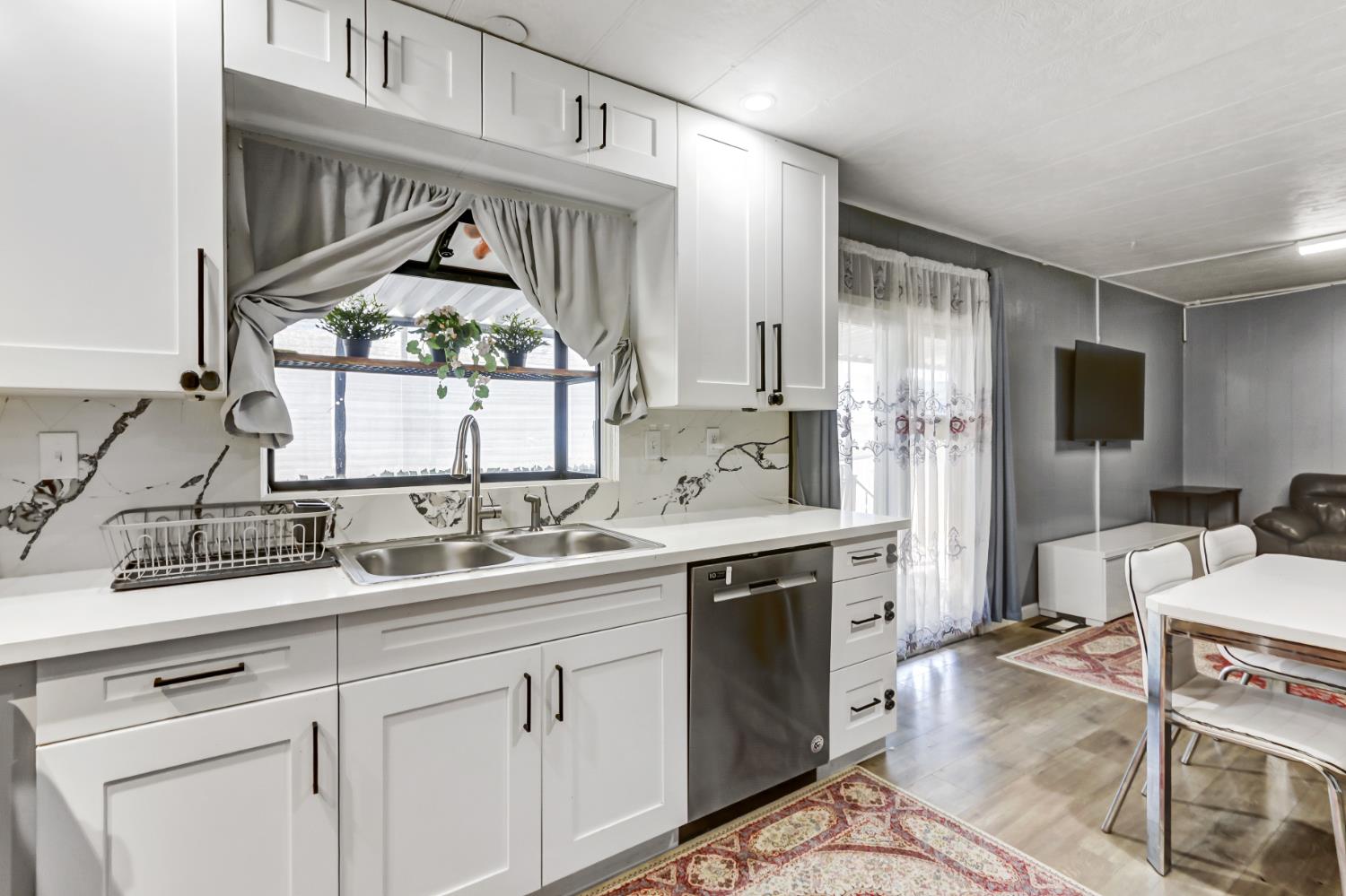 Detail Gallery Image 12 of 41 For 7005 Pleasure Ln, Sacramento,  CA 95823 - 3 Beds | 2 Baths