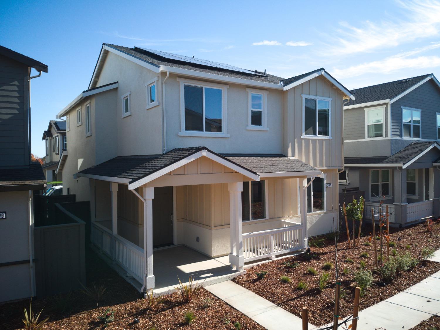 Detail Gallery Image 2 of 60 For 2183 Grady Cir, Woodland,  CA 95776 - 4 Beds | 2/1 Baths