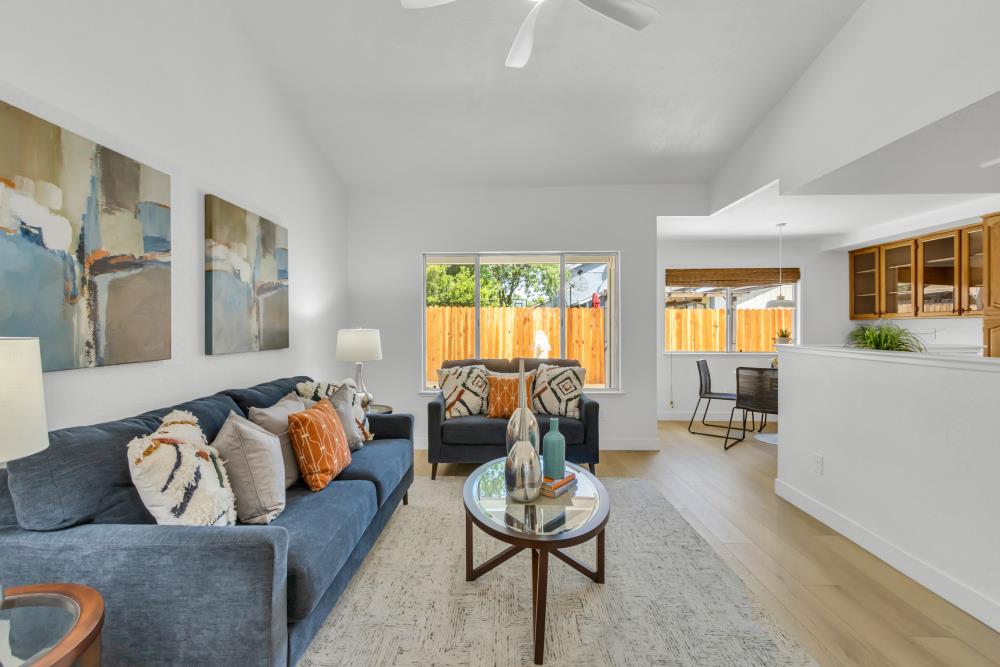 Detail Gallery Image 19 of 75 For 5984 Sawyer Cir, Sacramento,  CA 95823 - 3 Beds | 2 Baths