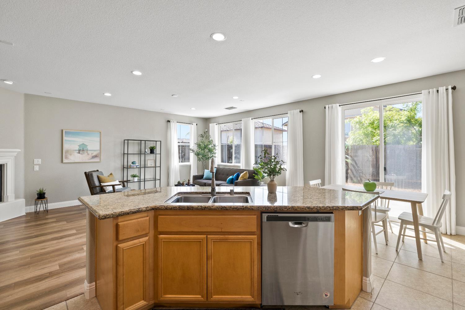 Detail Gallery Image 12 of 34 For 5425 Mossy Stone Way, Rancho Cordova,  CA 95742 - 3 Beds | 2 Baths
