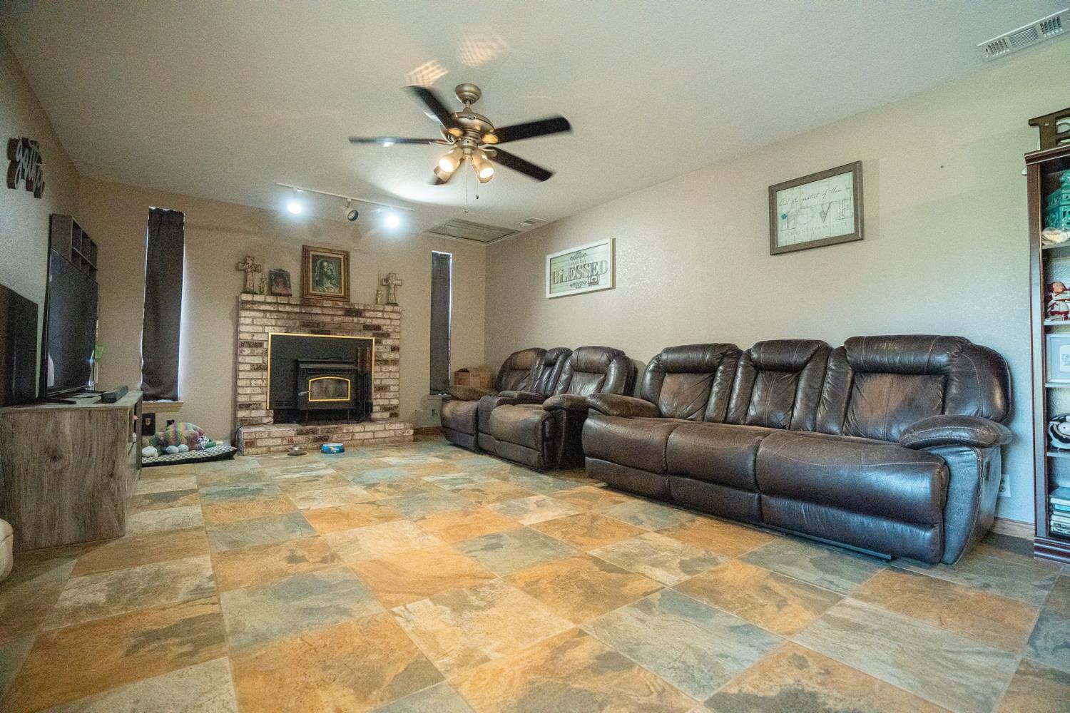 Detail Gallery Image 11 of 23 For 1429 Don Pedro Rd, Ceres,  CA 95307 - 4 Beds | 2 Baths