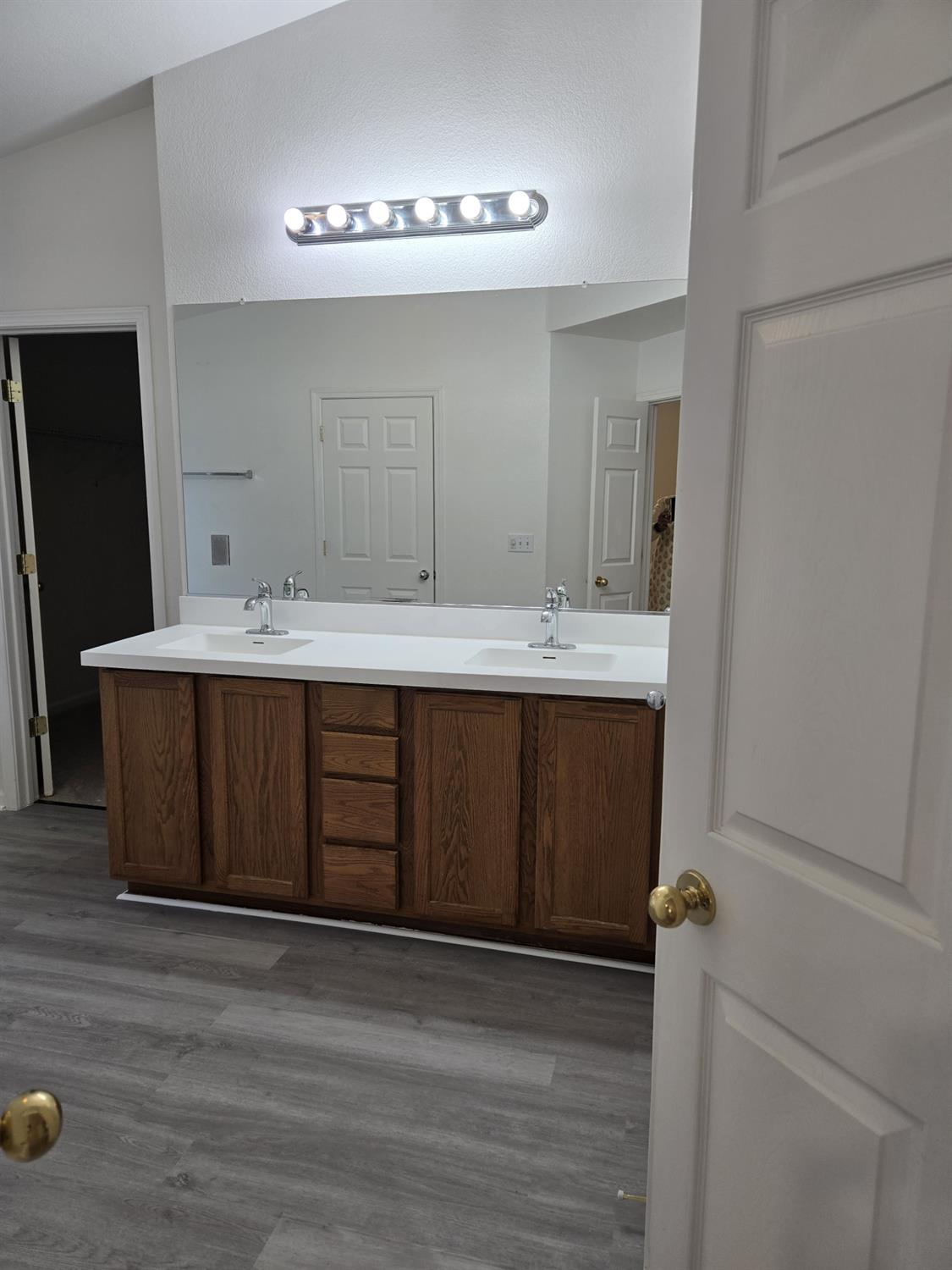 Detail Gallery Image 16 of 18 For 12 Jackdaw Ct, Sacramento,  CA 95834 - 5 Beds | 2/1 Baths