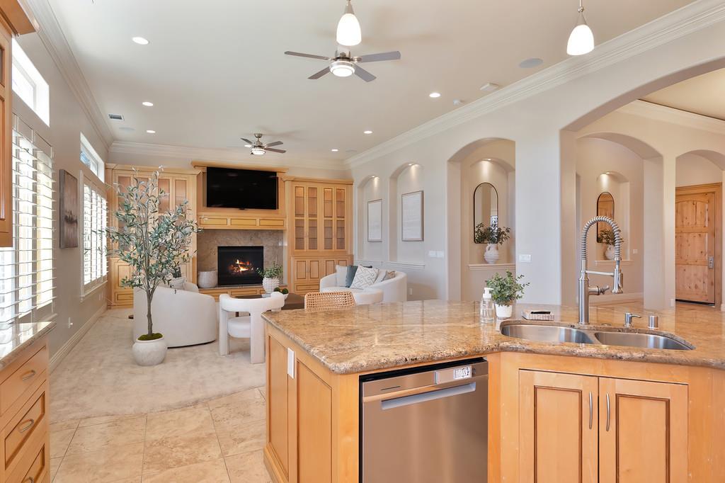Detail Gallery Image 13 of 58 For 3711 Stone Temple Ct, Rocklin,  CA 95765 - 5 Beds | 4/1 Baths