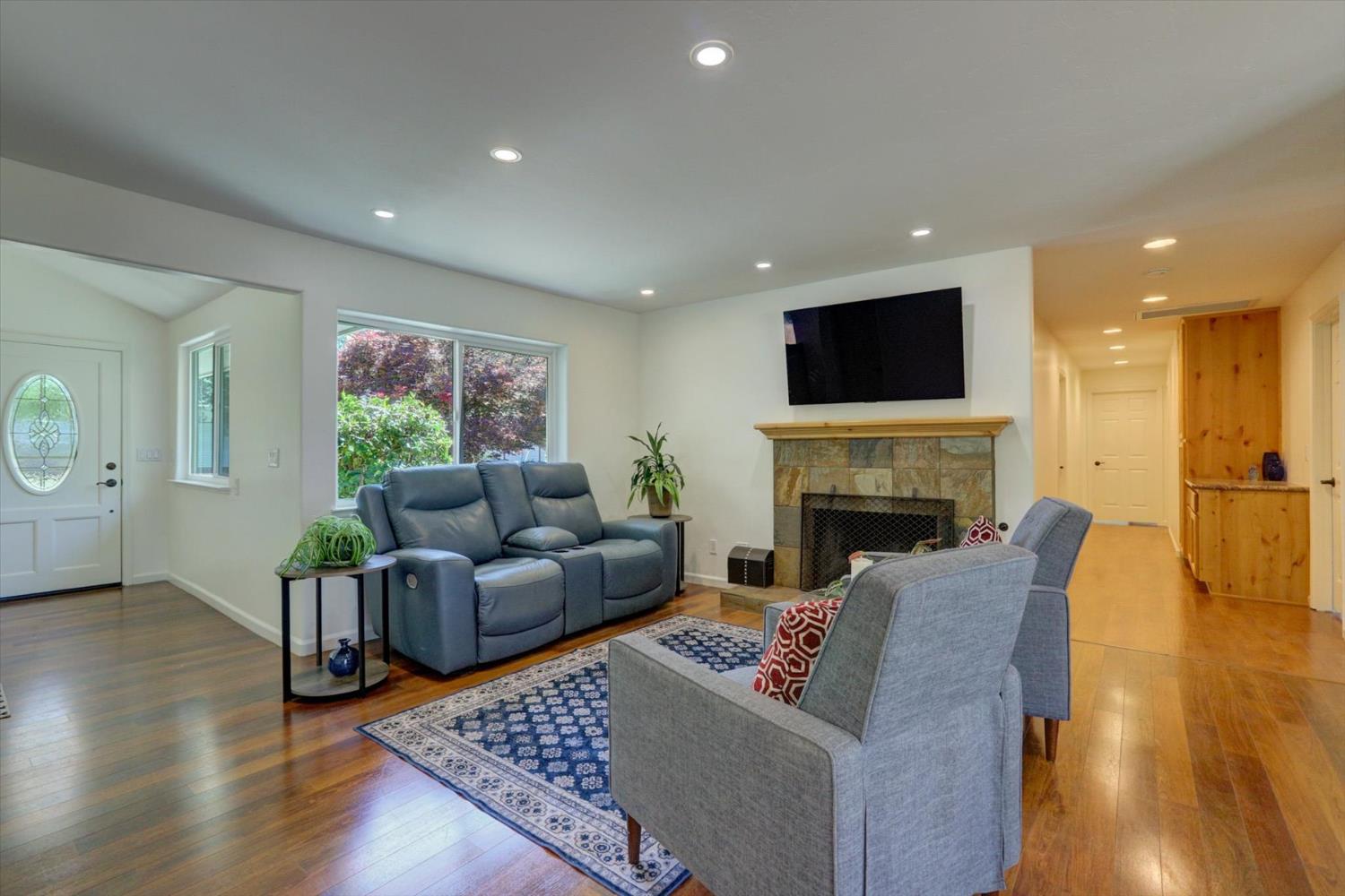 Detail Gallery Image 14 of 88 For 2500 N Lakewood Dr, Meadow Vista,  CA 95722 - 3 Beds | 2/1 Baths