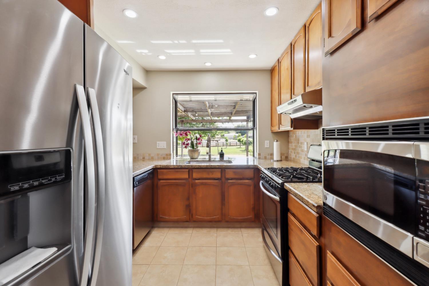 Detail Gallery Image 6 of 47 For 7846 Excelsior Ave, Orangevale,  CA 95662 - 3 Beds | 2 Baths