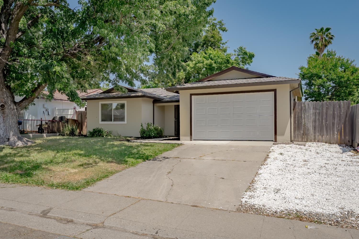 Detail Gallery Image 2 of 28 For 6112 Longfellow Way, Sacramento,  CA 95842 - 3 Beds | 1 Baths