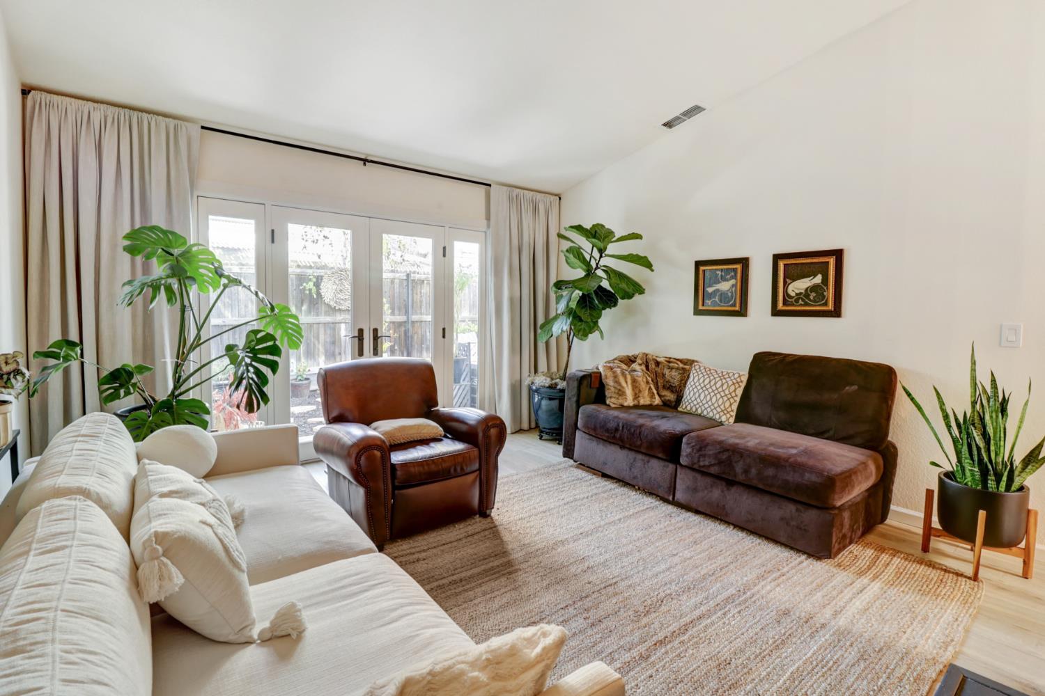 Photo #2: 225064866 Listing: Photo #2