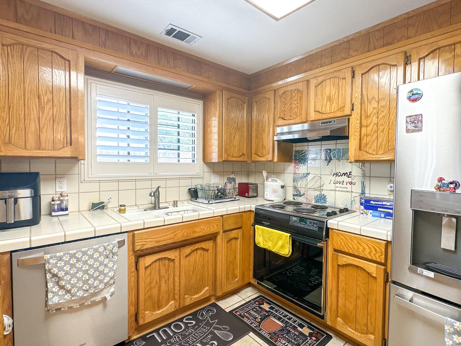 Detail Gallery Image 6 of 23 For 3157 Wagner Heights Rd, Stockton,  CA 95209 - 3 Beds | 2 Baths