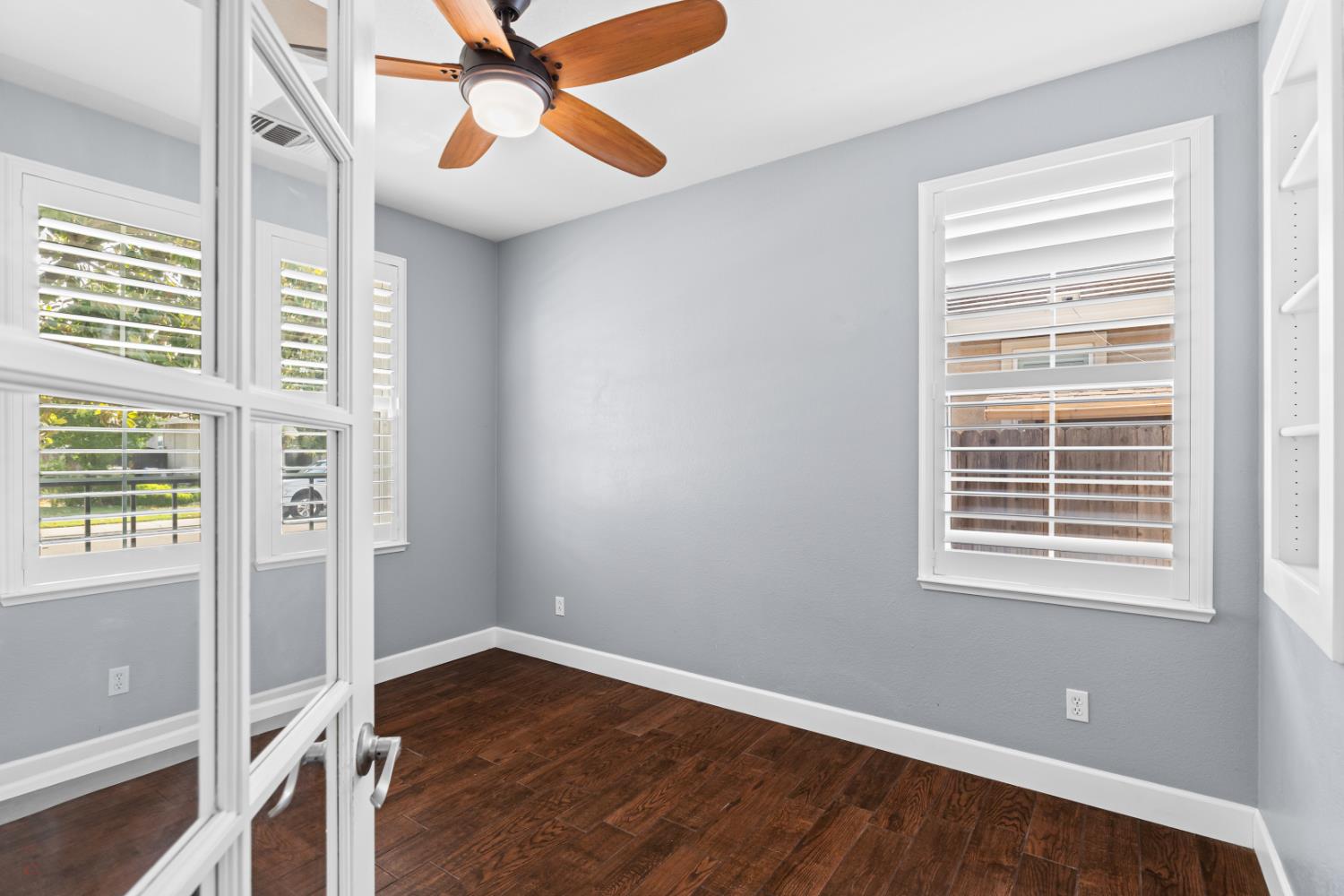 Detail Gallery Image 5 of 31 For 1689 Hometown Ln, Manteca,  CA 95337 - 3 Beds | 3 Baths