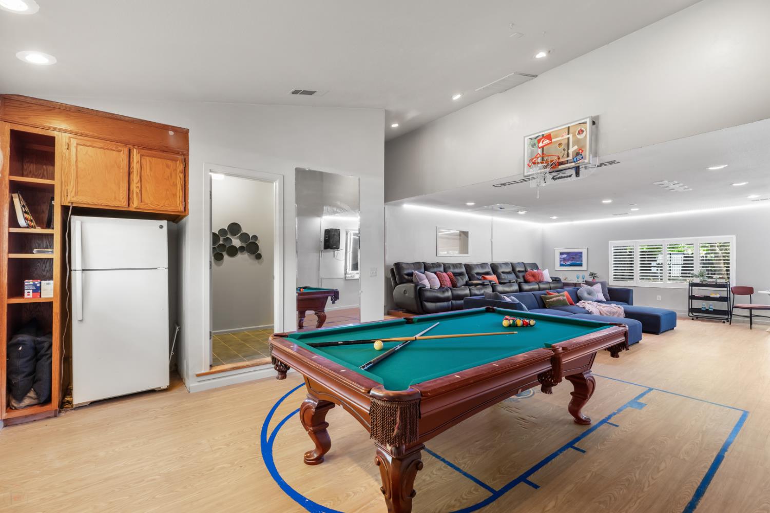 Detail Gallery Image 71 of 97 For 3221 Country Club Blvd, Stockton,  CA 95204 - 4 Beds | 3/1 Baths