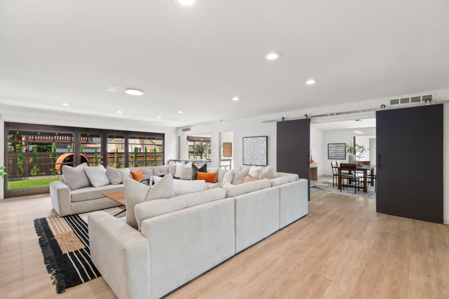 Detail Gallery Image 21 of 97 For 3221 Country Club Blvd, Stockton,  CA 95204 - 4 Beds | 3/1 Baths