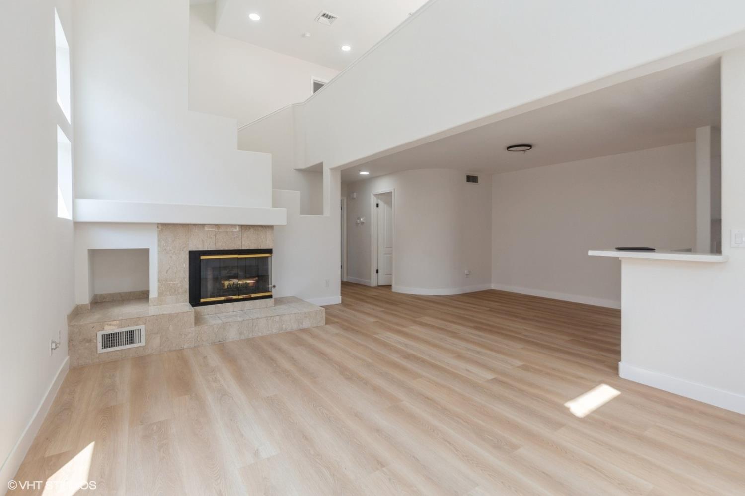 Detail Gallery Image 5 of 48 For 987 Asilomar Ter #2,  Sunnyvale,  CA 94086 - 2 Beds | 2/1 Baths