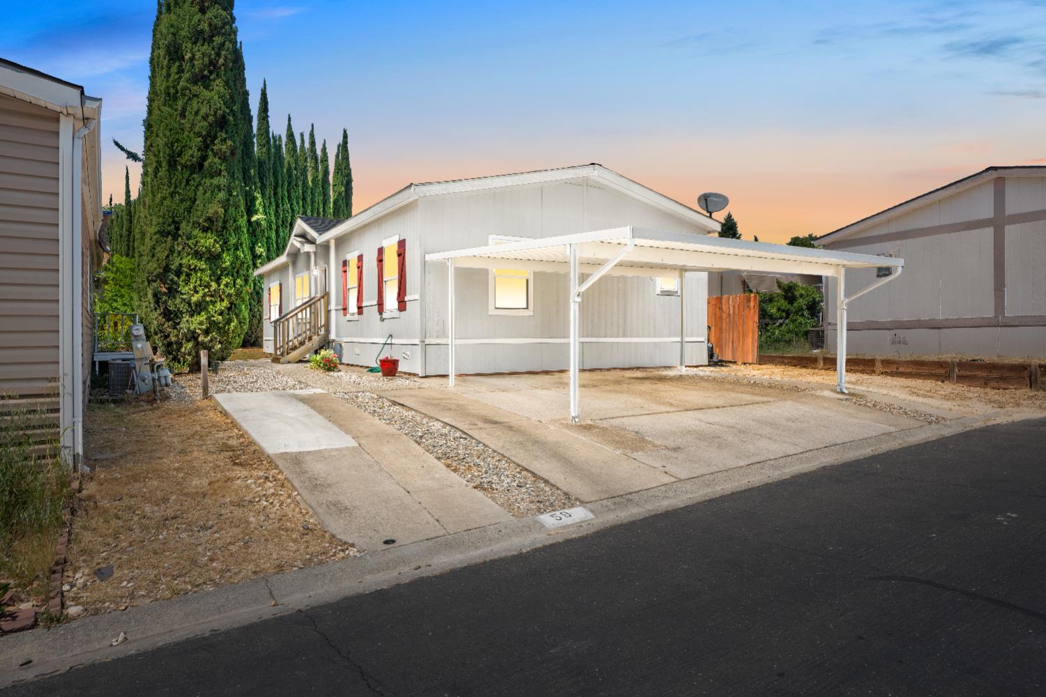 Detail Gallery Image 1 of 23 For 1399 Sacramento Ave 59, West Sacramento,  CA 95605 - 4 Beds | 2 Baths