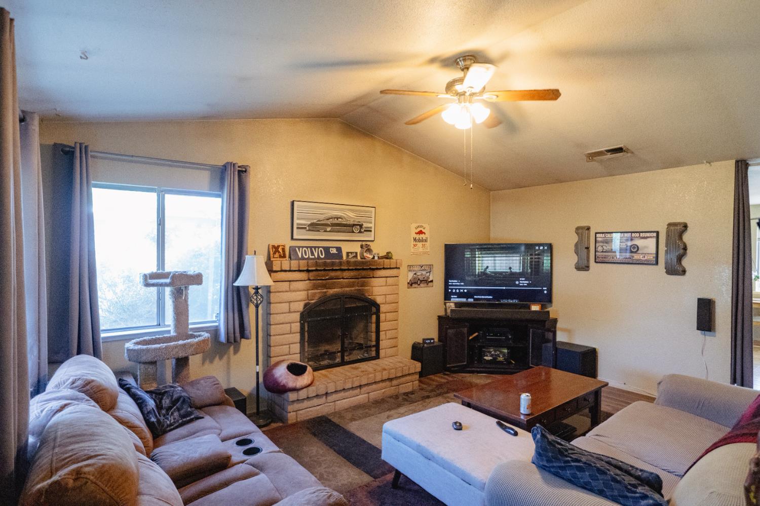 Detail Gallery Image 5 of 66 For 1070 E 23rd St, Merced,  CA 95340 - 3 Beds | 2 Baths