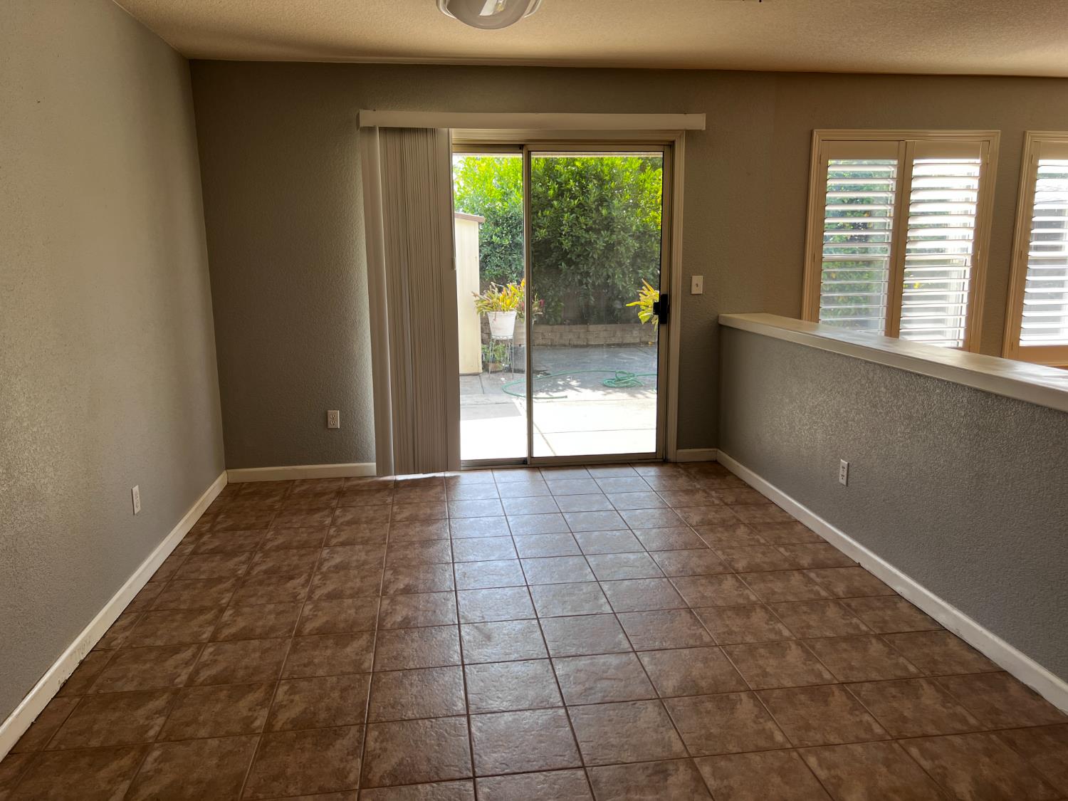 Detail Gallery Image 9 of 65 For 4309 Hazelnut Dr, Modesto,  CA 95356 - 5 Beds | 3 Baths