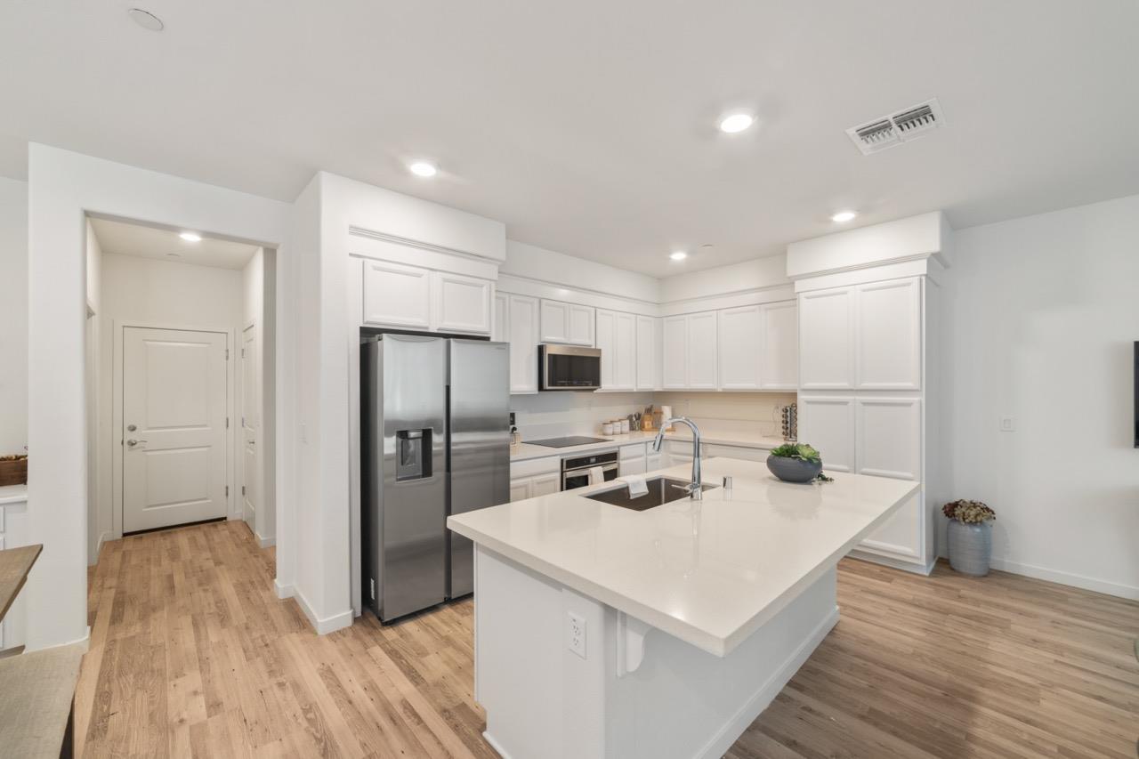 Detail Gallery Image 15 of 44 For 3074 Seaspray Walk, Sacramento,  CA 95833 - 3 Beds | 2/1 Baths