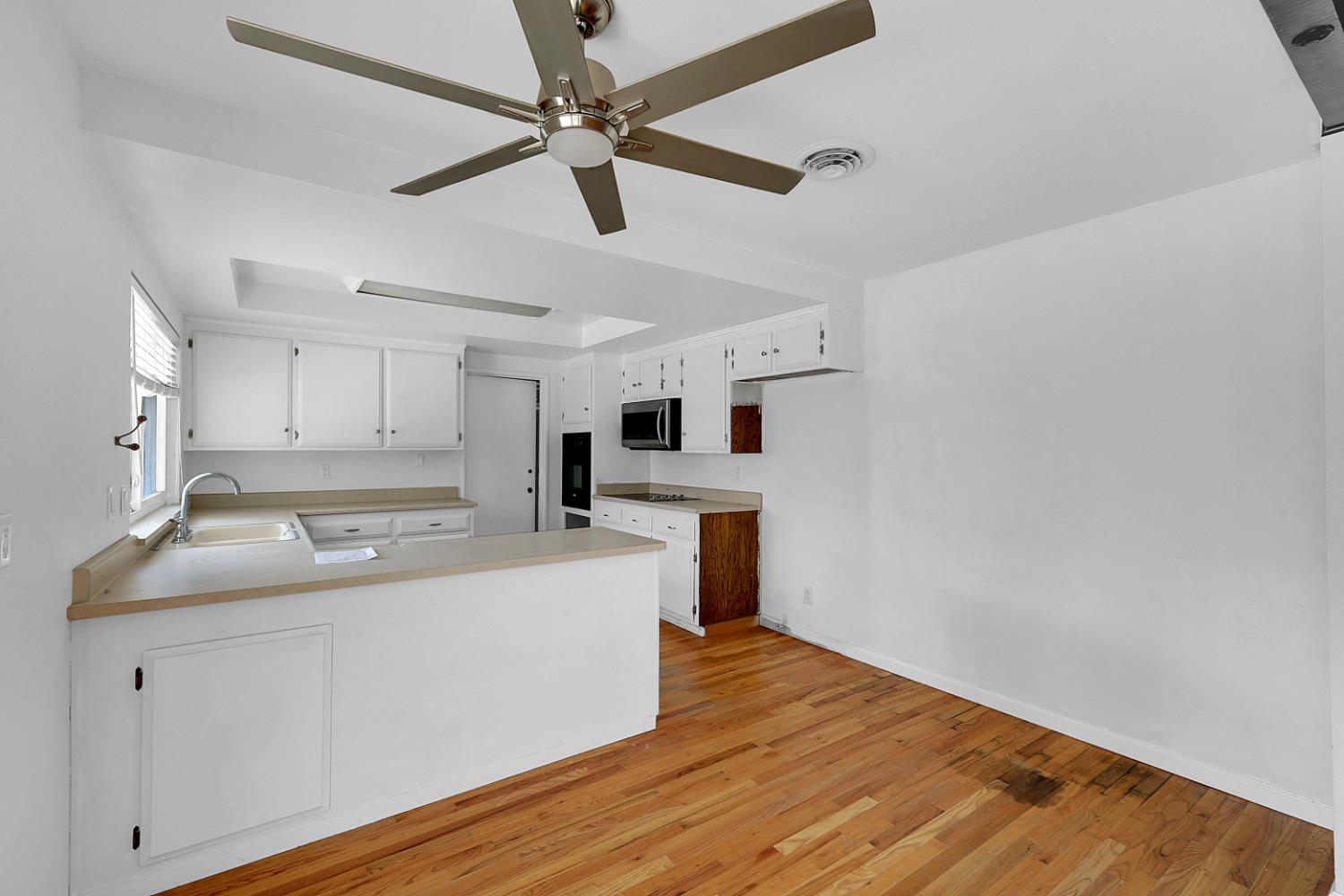 Detail Gallery Image 14 of 25 For 1440 Peach Tree Ln, Yuba City,  CA 95993 - 3 Beds | 2 Baths