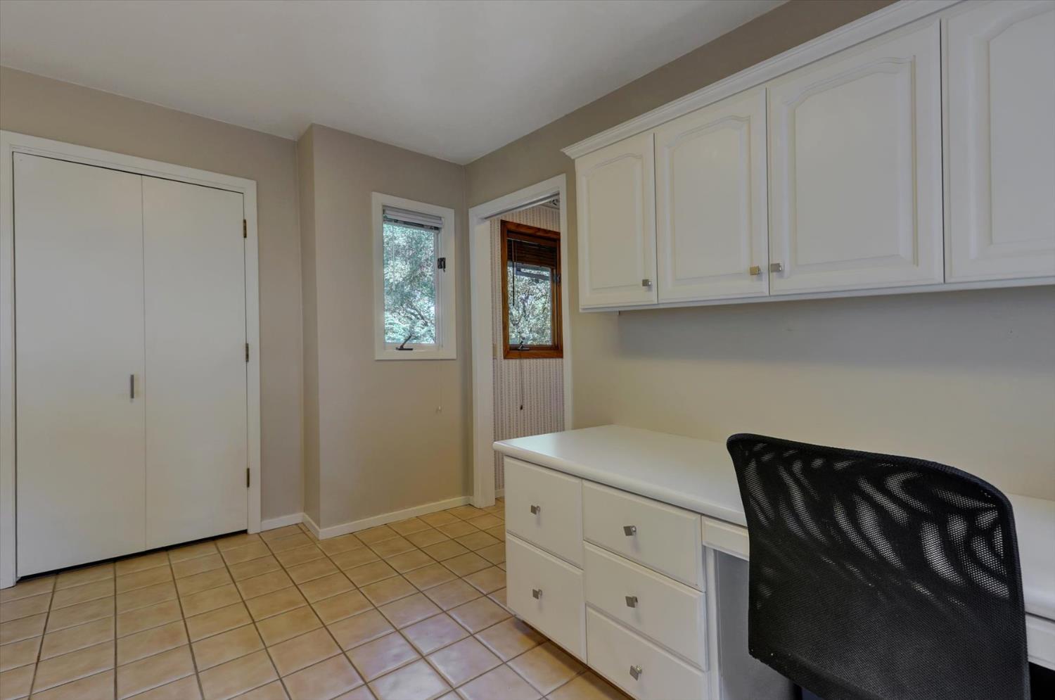 Detail Gallery Image 17 of 60 For 17789 Jayhawk Dr, Penn Valley,  CA 95946 - 3 Beds | 3 Baths