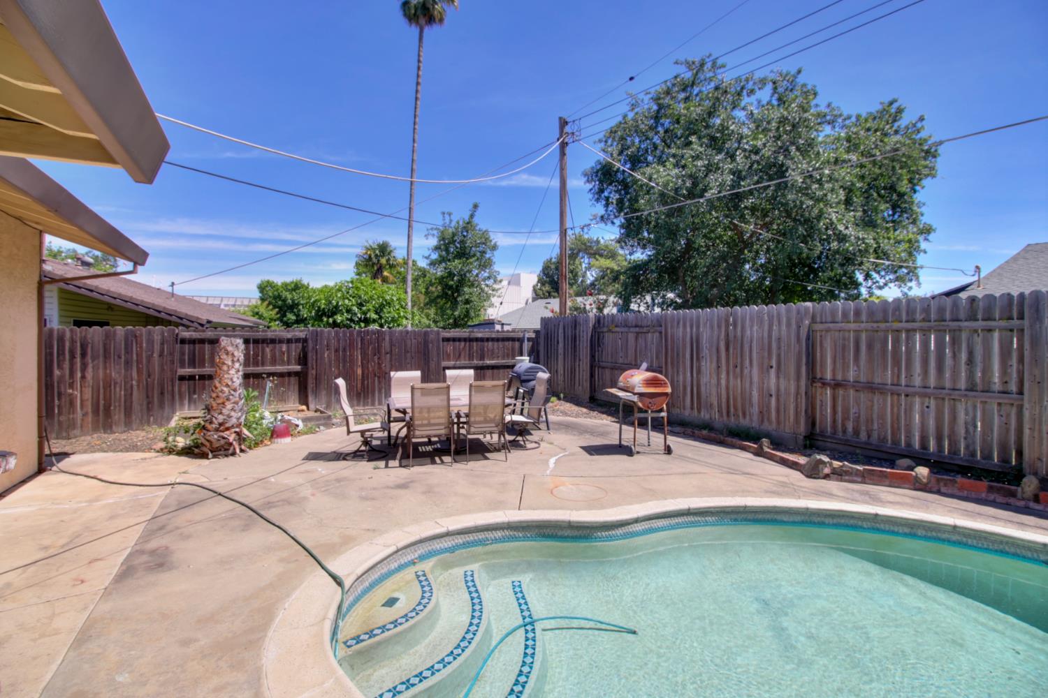Detail Gallery Image 19 of 26 For 6310 Tina Ct, Carmichael,  CA 95608 - 3 Beds | 2 Baths