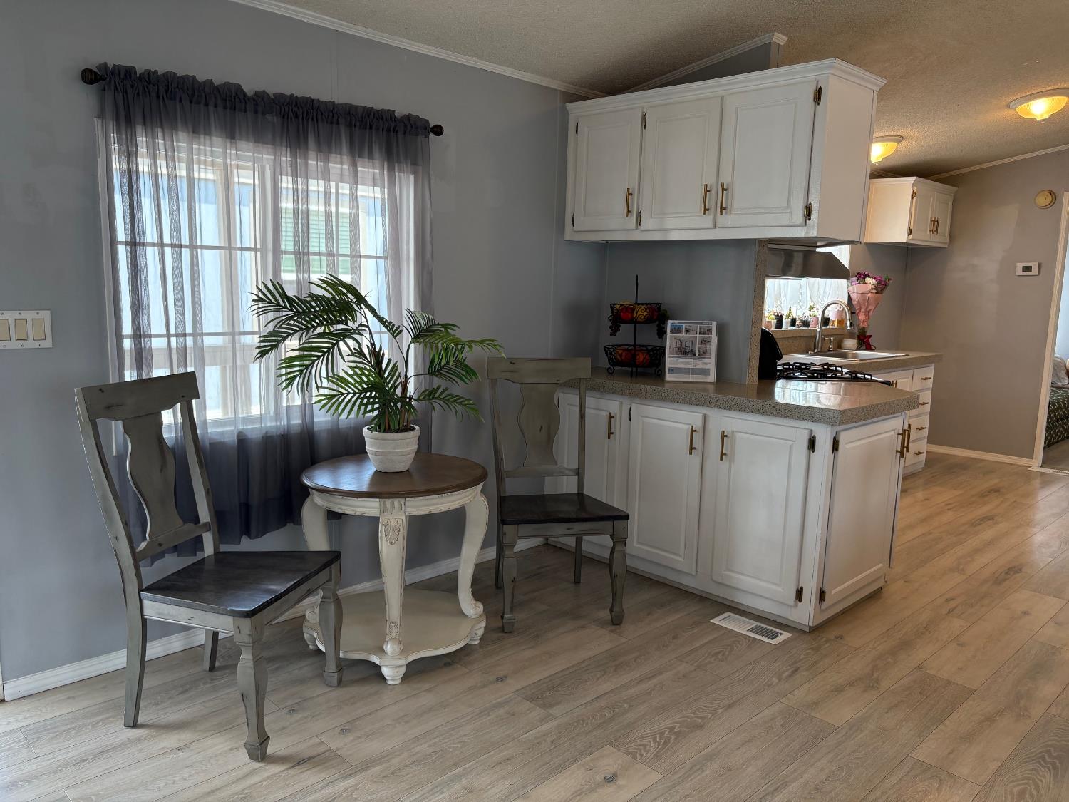 Detail Gallery Image 6 of 23 For 92 Lyle Way, Davis,  CA 95618 - 2 Beds | 2 Baths