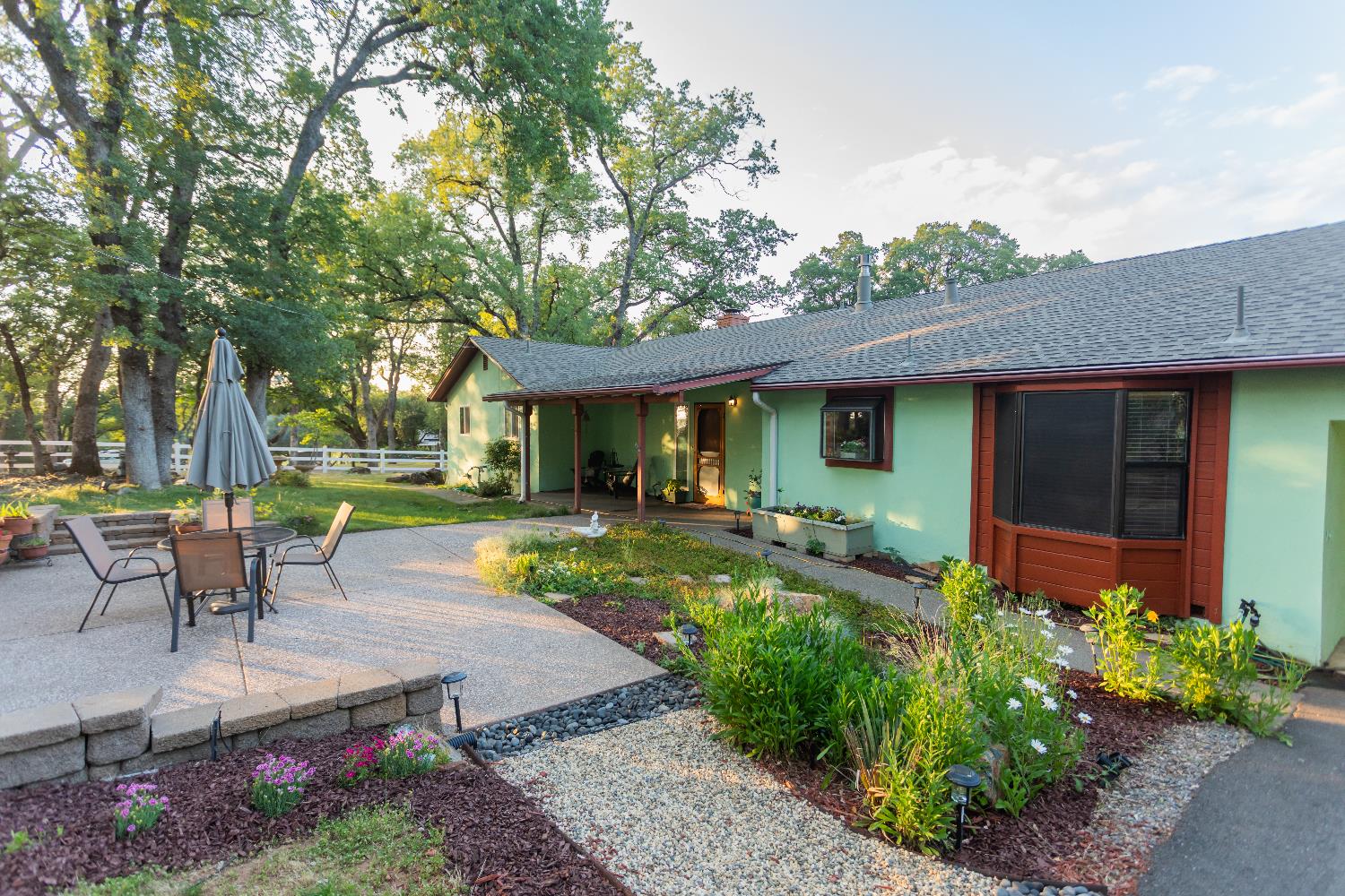 Detail Gallery Image 3 of 49 For 2691 Family Hill Dr, Placerville,  CA 95667 - 3 Beds | 2 Baths